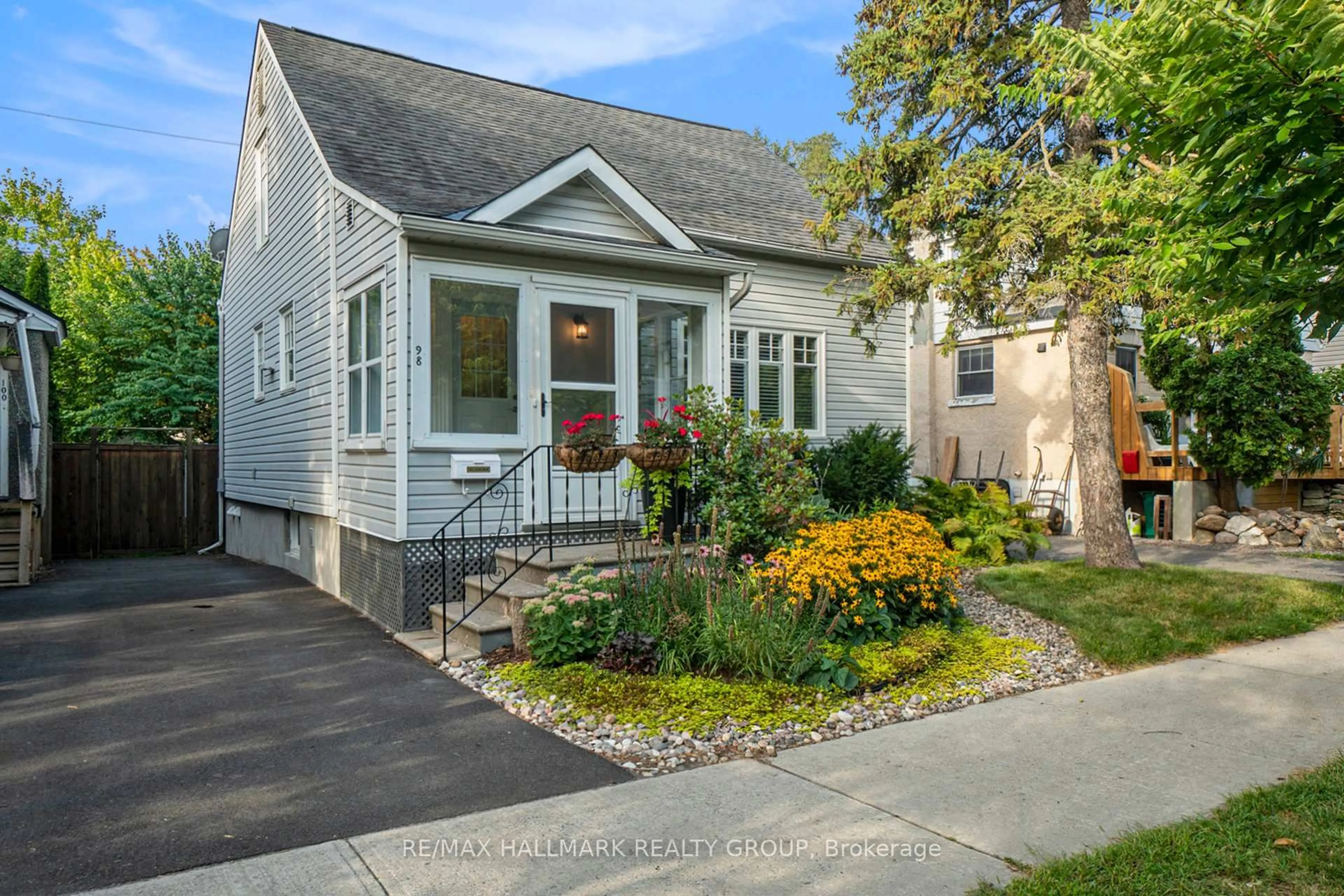 Unknown for 98 Dagmar Ave, Ottawa Ontario K1L 5T4