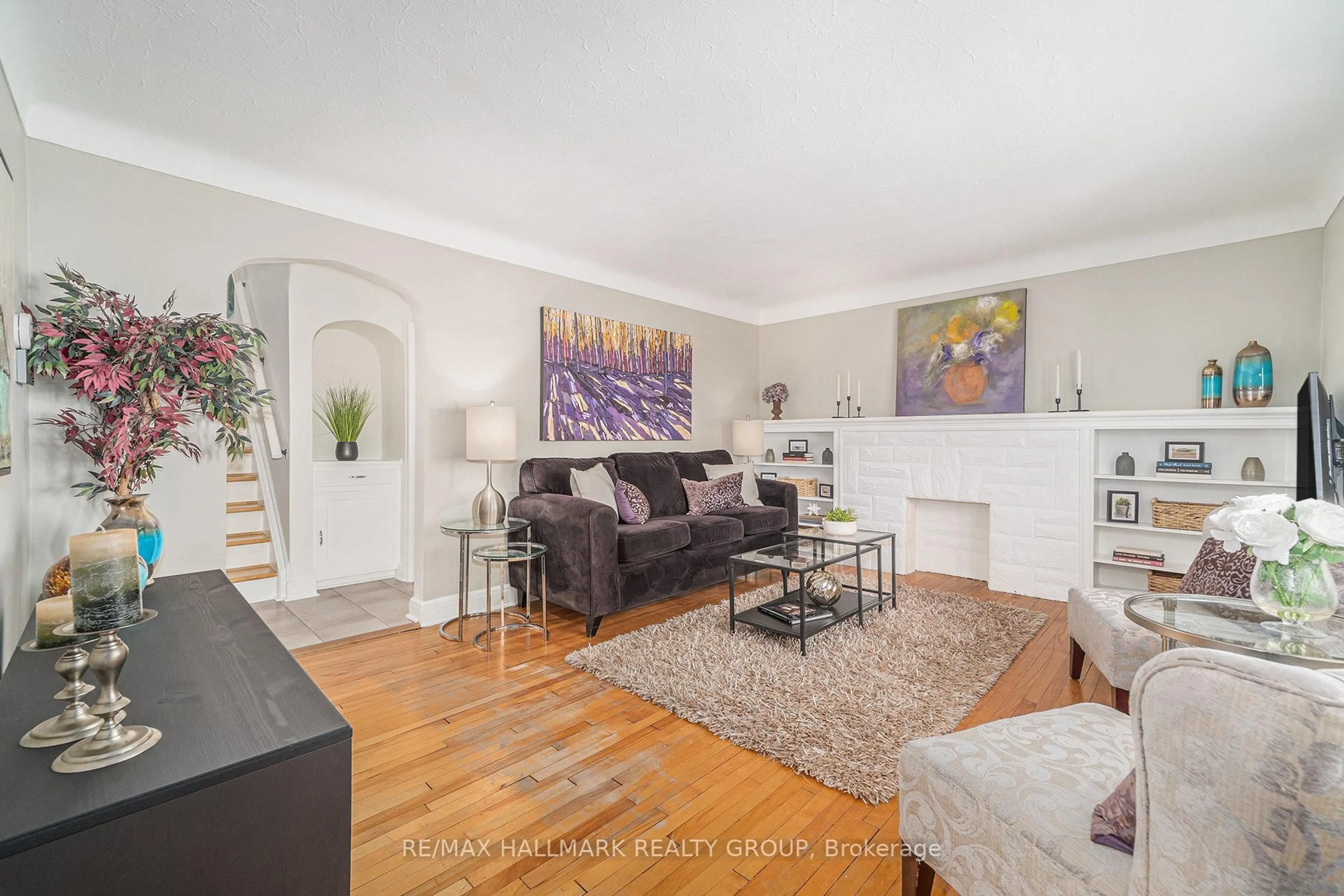 Living room with furniture, unknown for 98 Dagmar Ave, Ottawa Ontario K1L 5T4