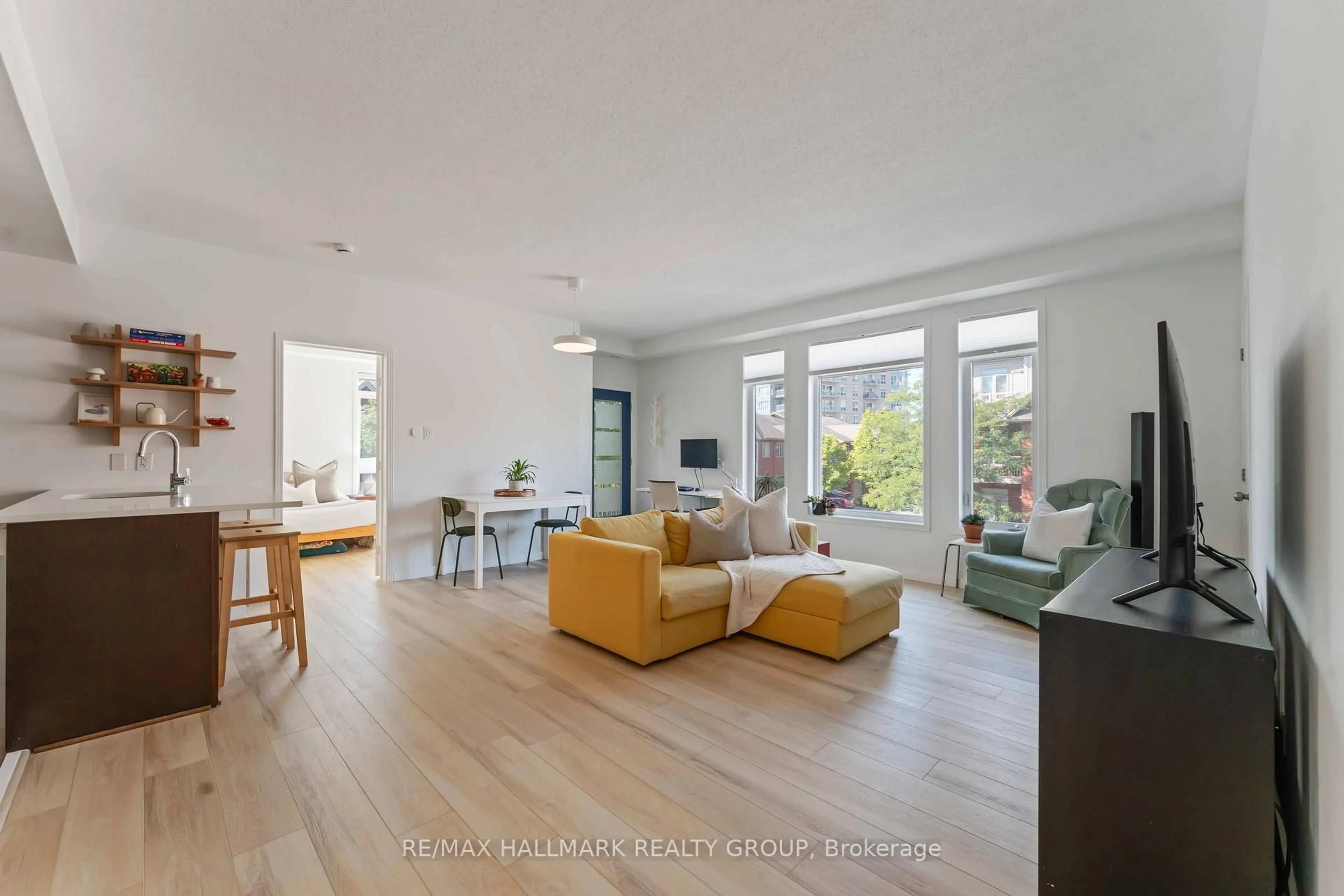 Living room with furniture, unknown for 270 Meilleur Private #F, Ottawa Ontario K1L 0A3