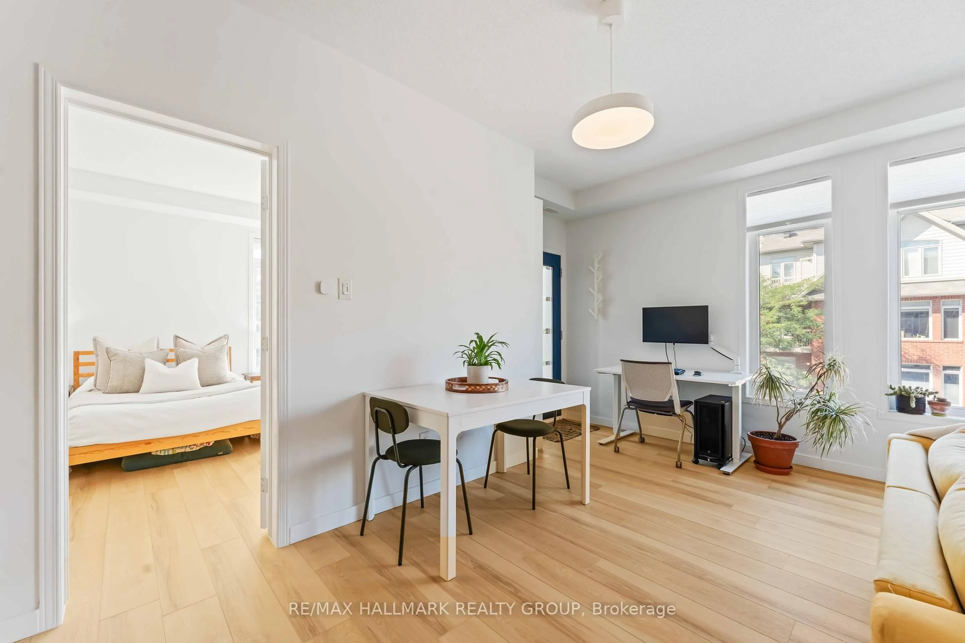 A pic of a room for 270 Meilleur Private #F, Ottawa Ontario K1L 0A3