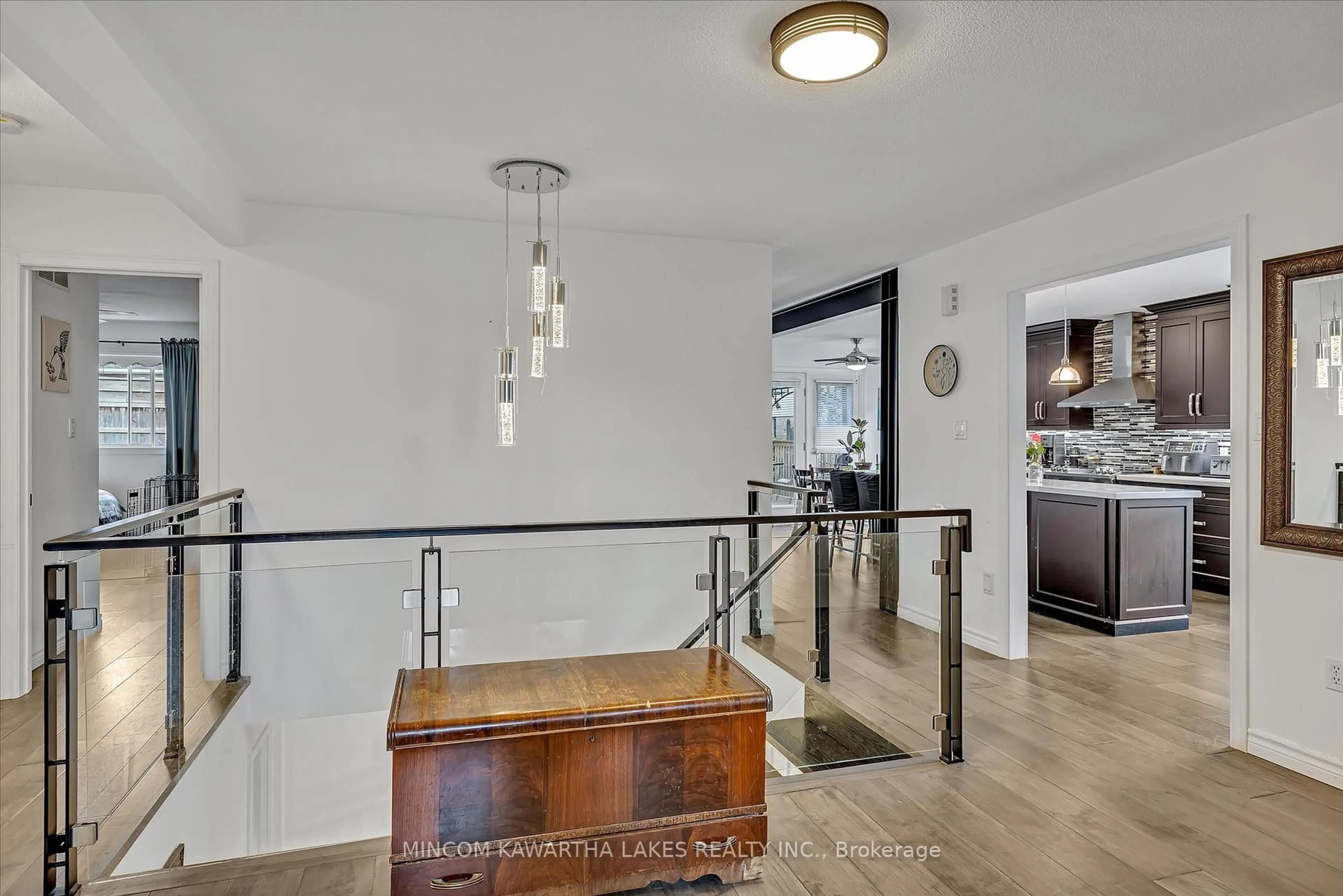 Indoor foyer for 557 Westman Ave, Peterborough Ontario K9K 2E6