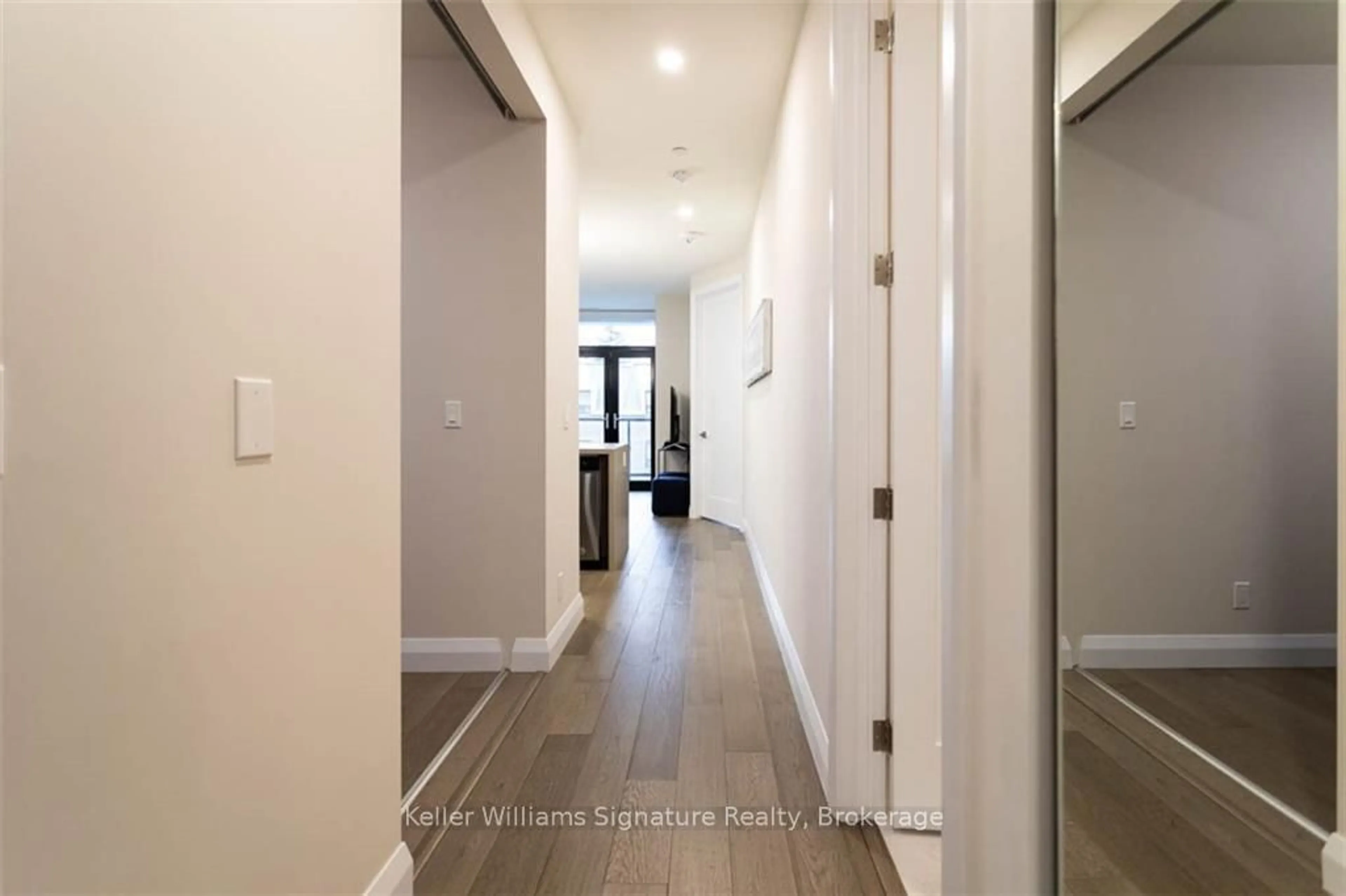Indoor entryway for 101 Locke St #207, Hamilton Ontario L8P 4A6