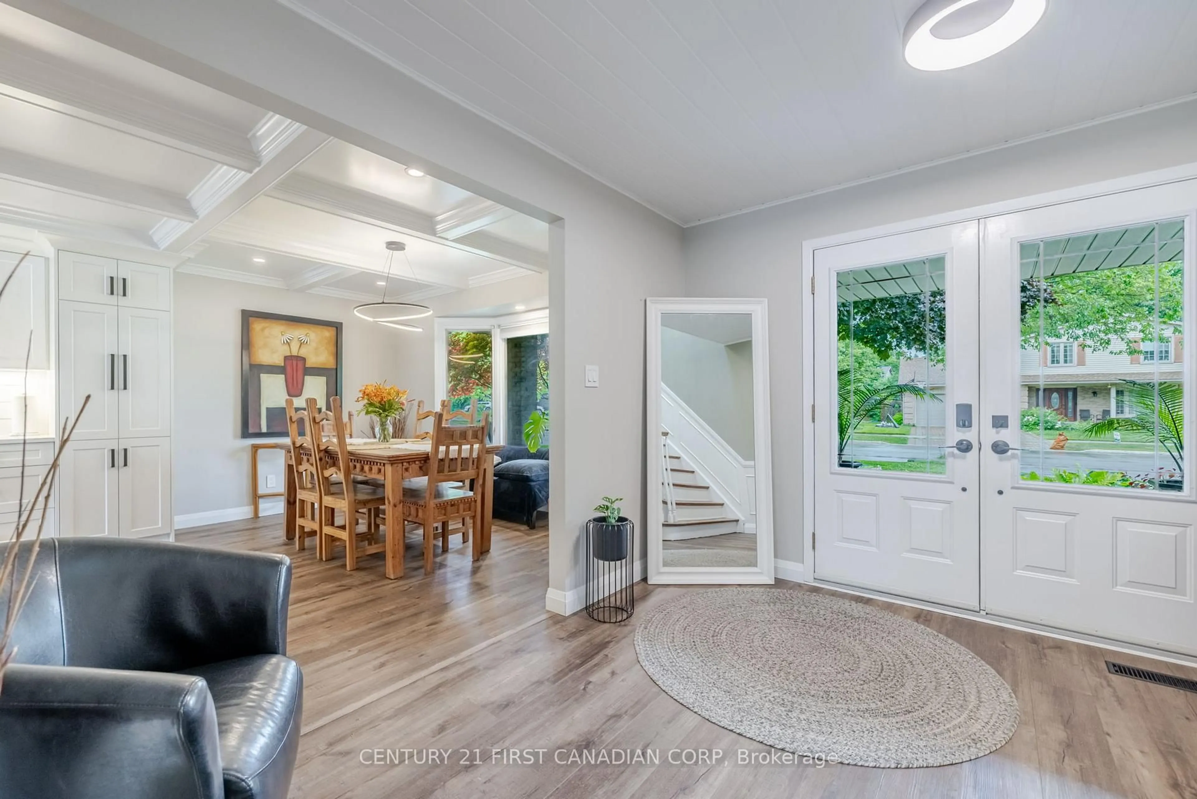 Indoor entryway for 1360 Hastings Dr, London North Ontario N5X 2J3