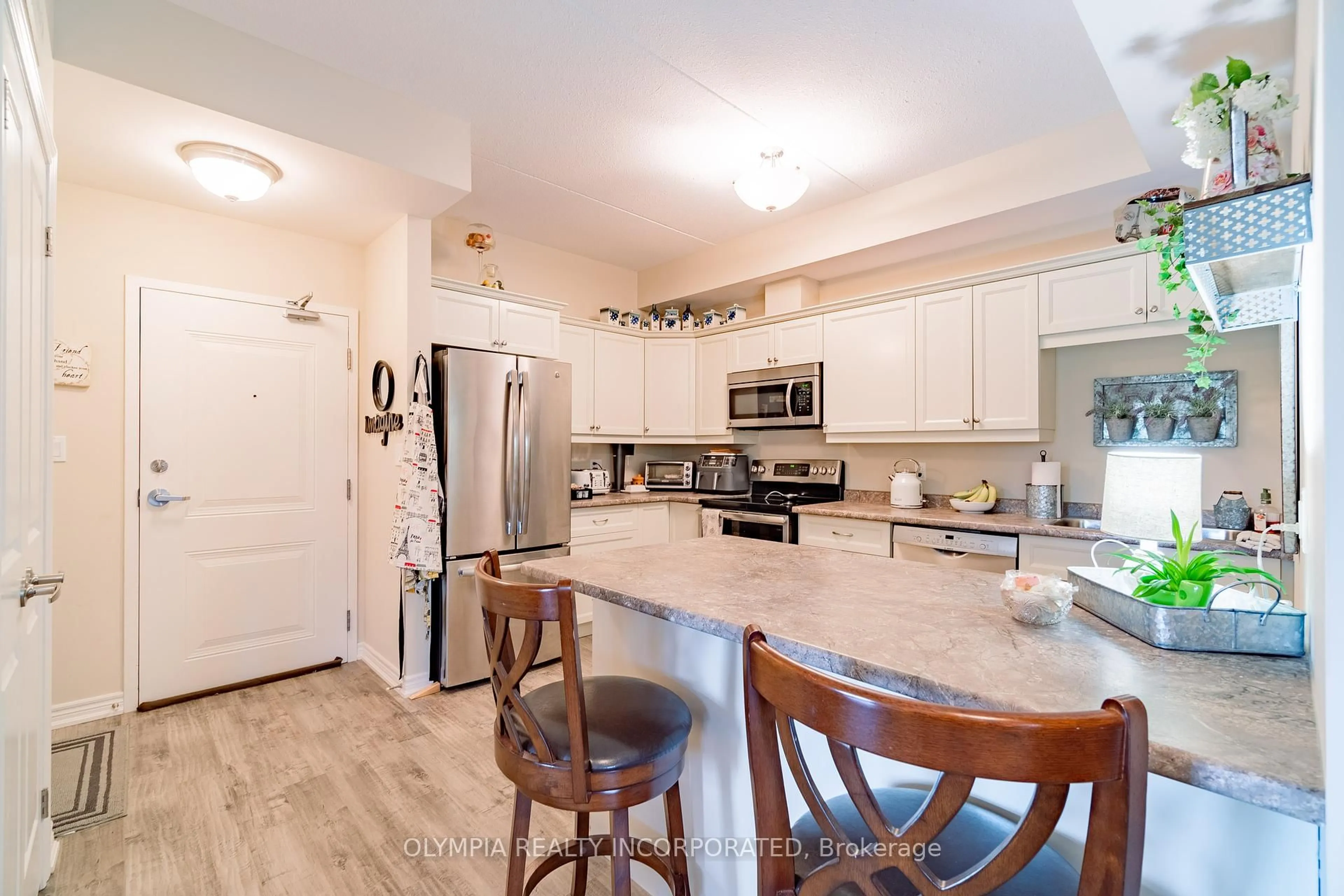 Open concept kitchen, unknown for 4644 Pettit Ave #316, Niagara Falls Ontario L2E 0B4