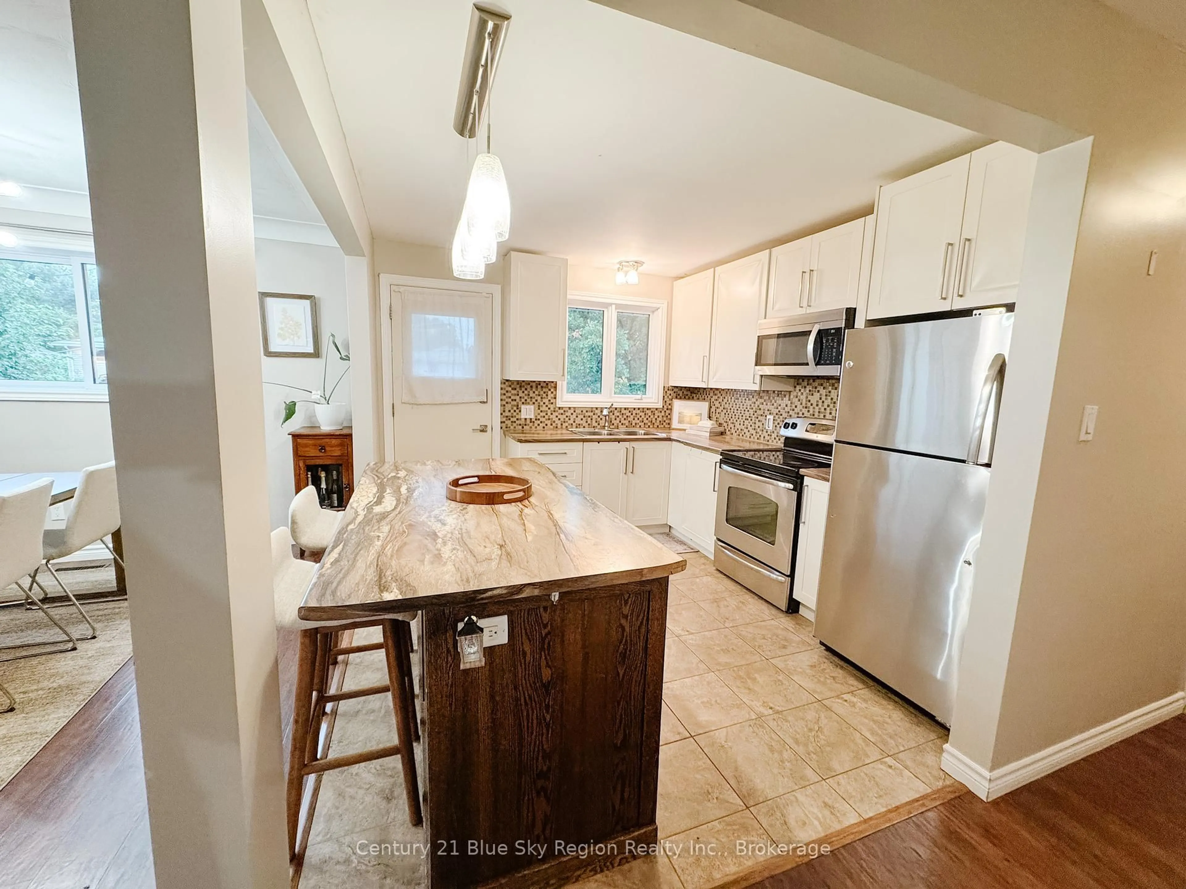 Open concept kitchen, ceramic/tile floor for 39 Prince Edward Dr, North Bay Ontario P1A 2T6