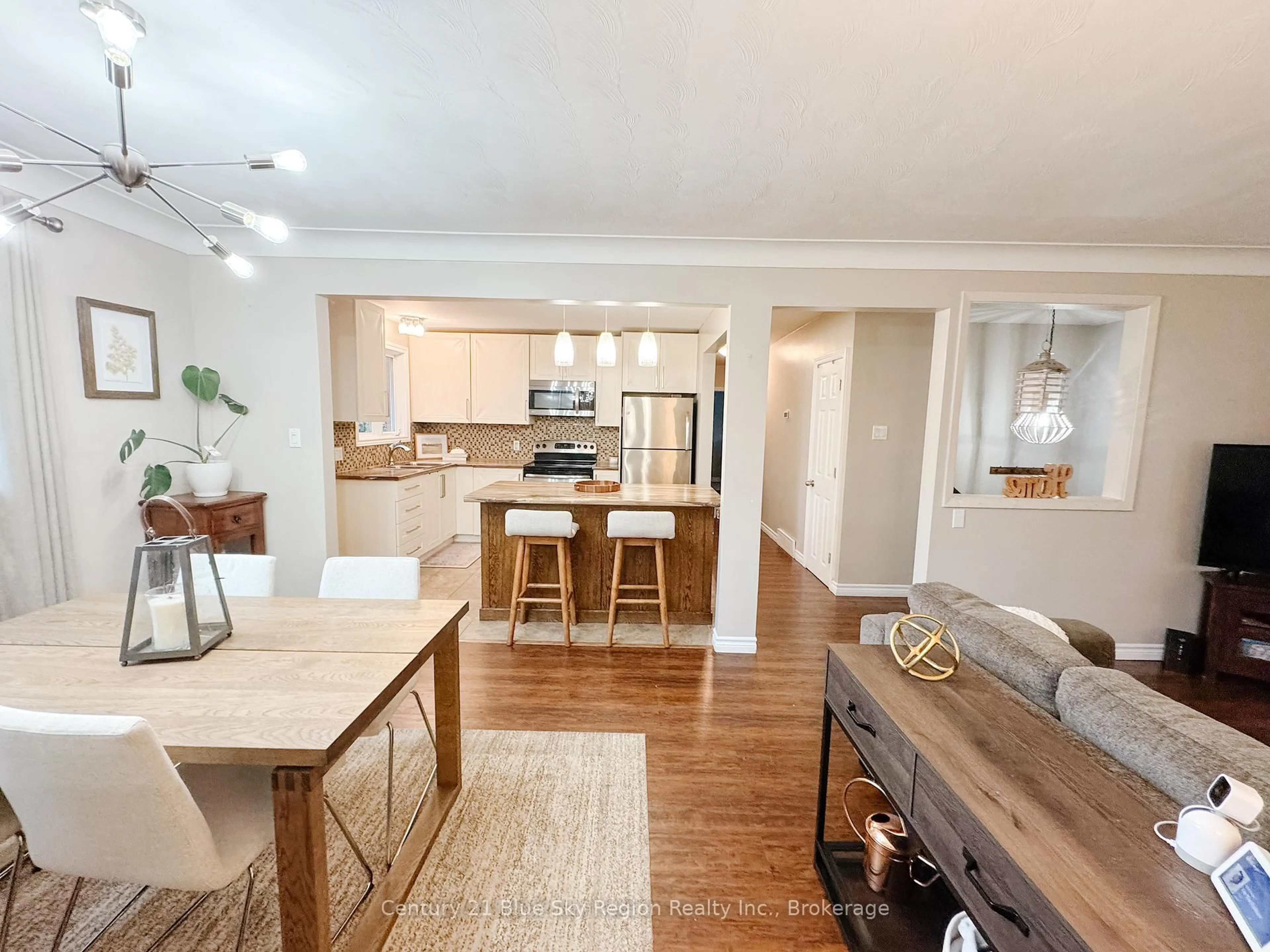 Open concept kitchen, wood/laminate floor for 39 Prince Edward Dr, North Bay Ontario P1A 2T6