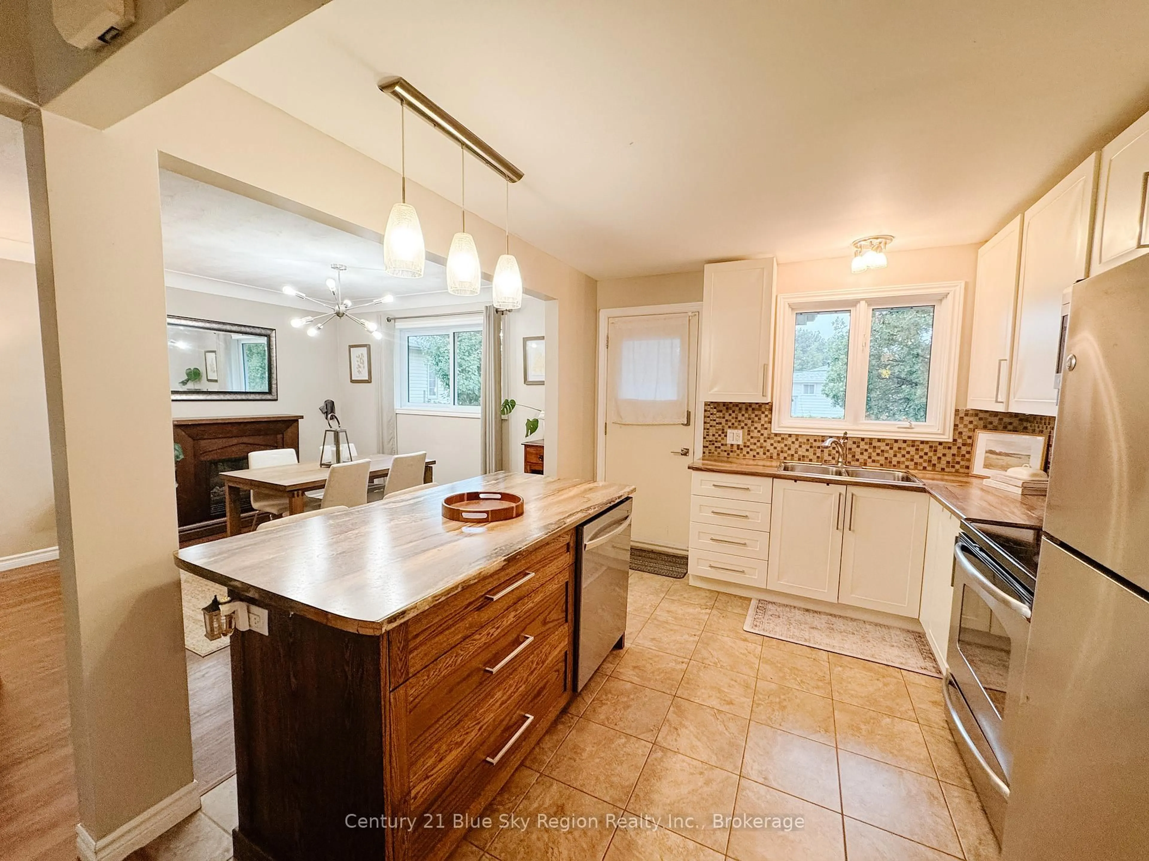 Open concept kitchen, ceramic/tile floor for 39 Prince Edward Dr, North Bay Ontario P1A 2T6