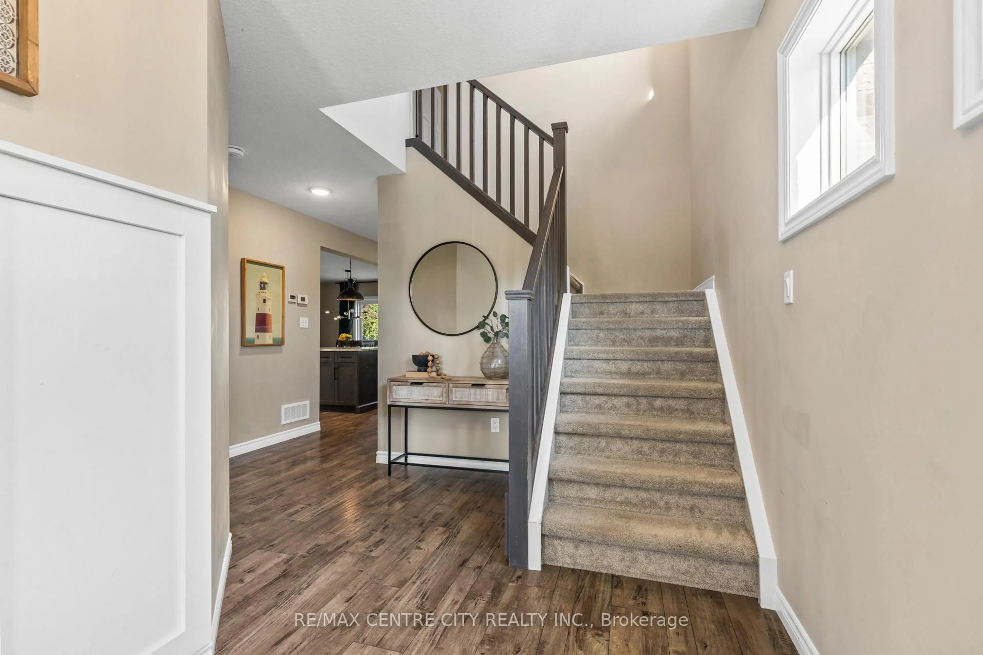 Indoor entryway for 184 Emery St, Central Elgin Ontario N5L 1H5