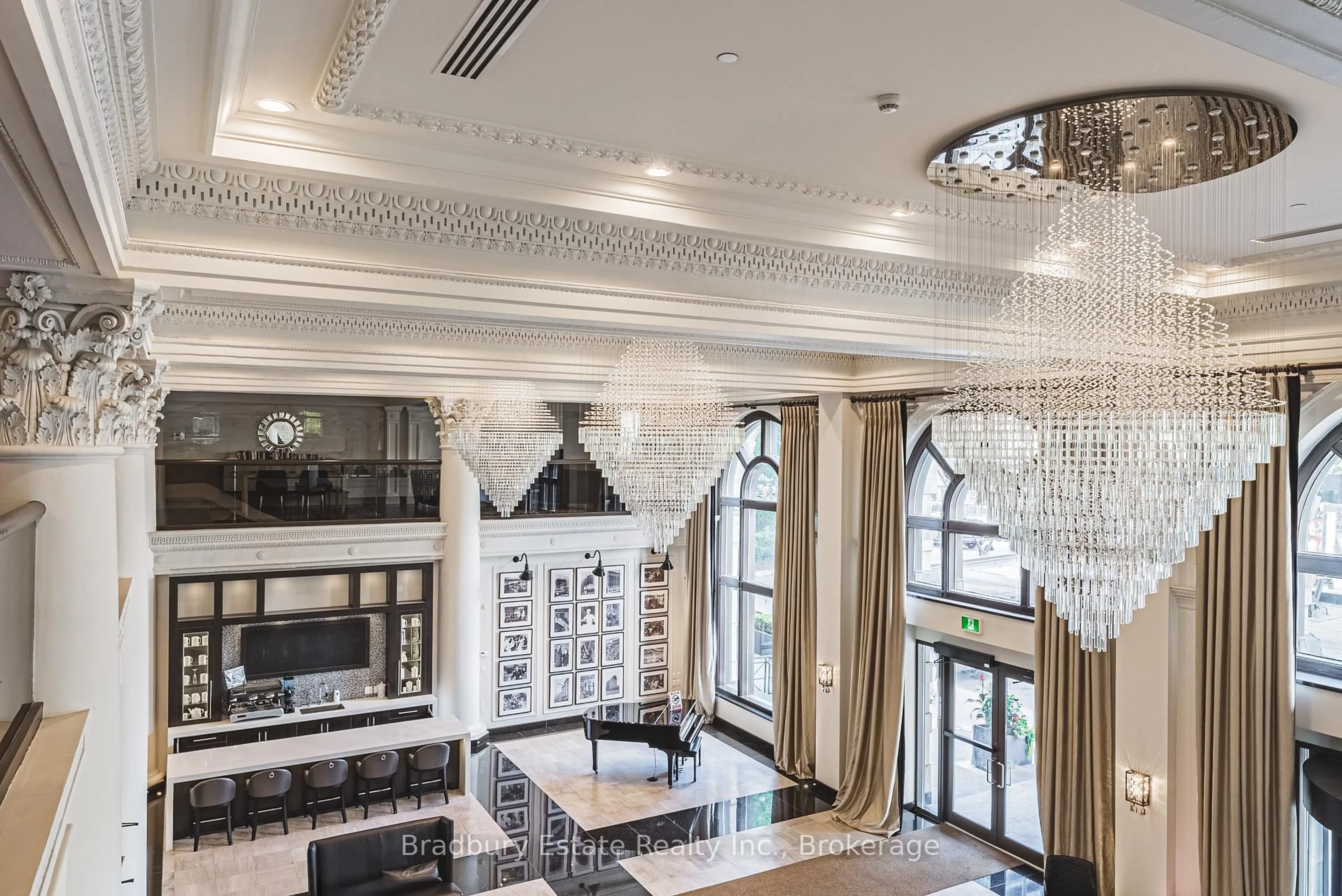 Lobby for 118 King St #819, Hamilton Ontario L8N 0A9