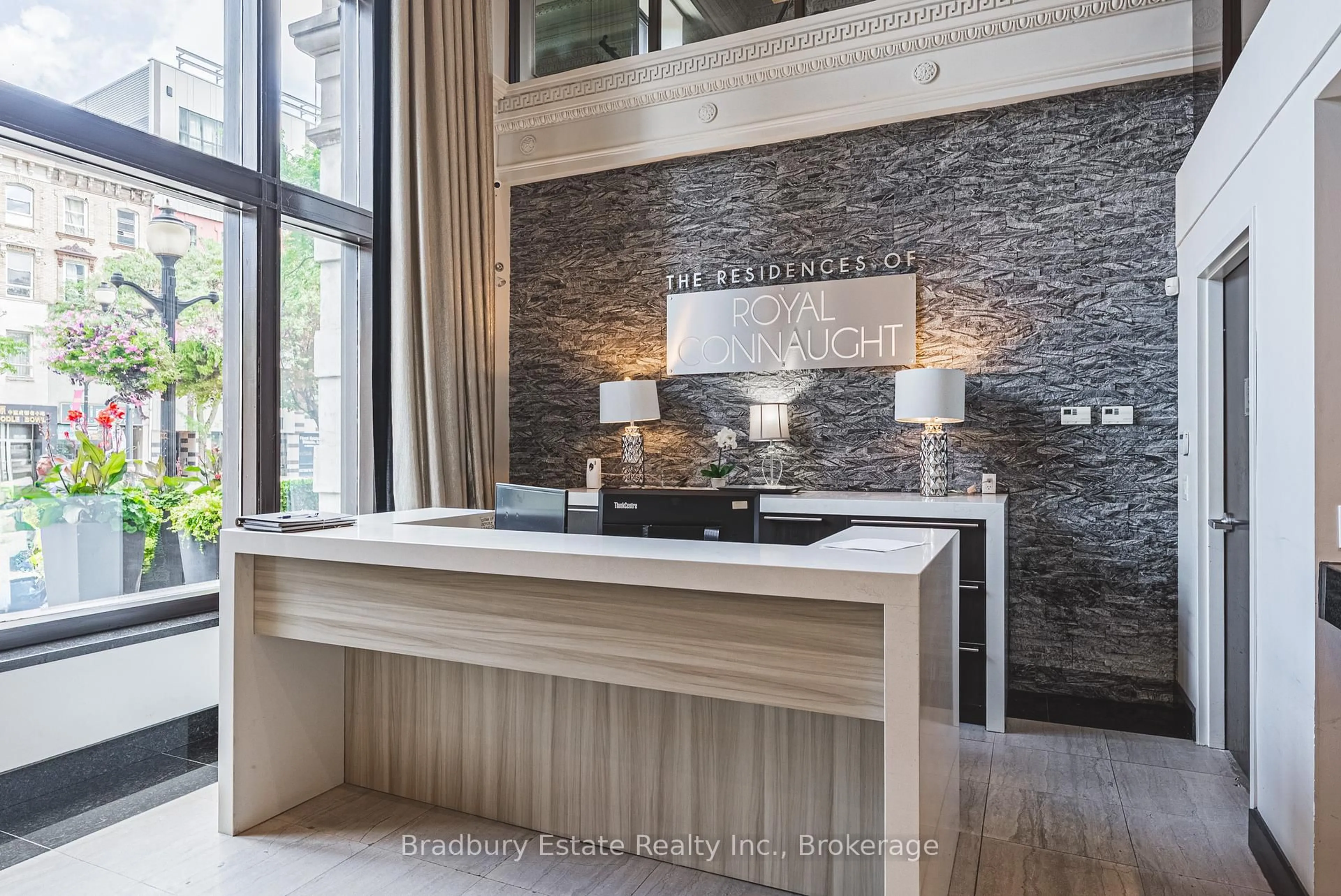 Contemporary bathroom, ceramic/tile floor for 118 King St #819, Hamilton Ontario L8N 0A9