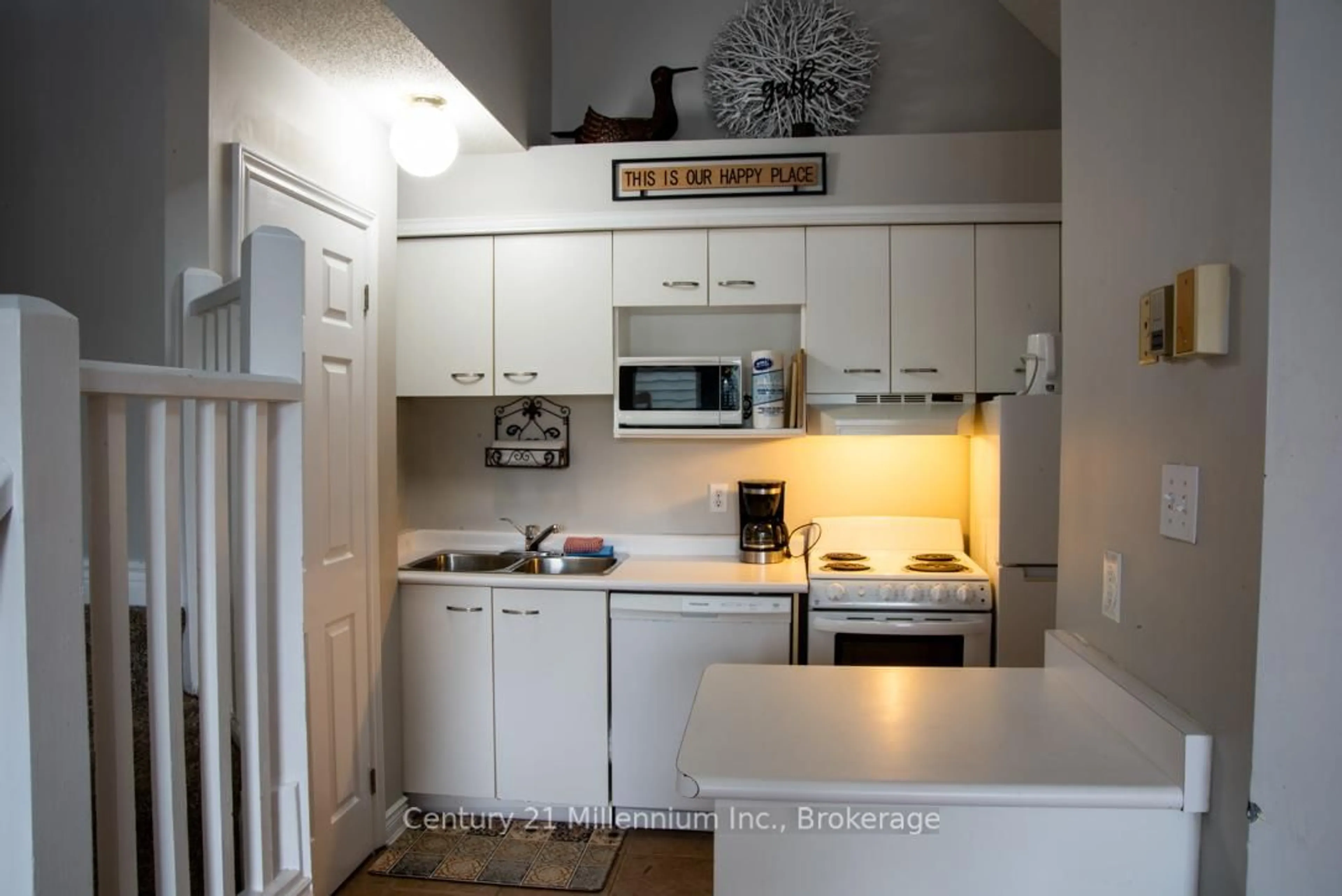 Standard kitchen, unknown for 796468 Grey 19 Rd #110, Blue Mountains Ontario L9Y 0N6