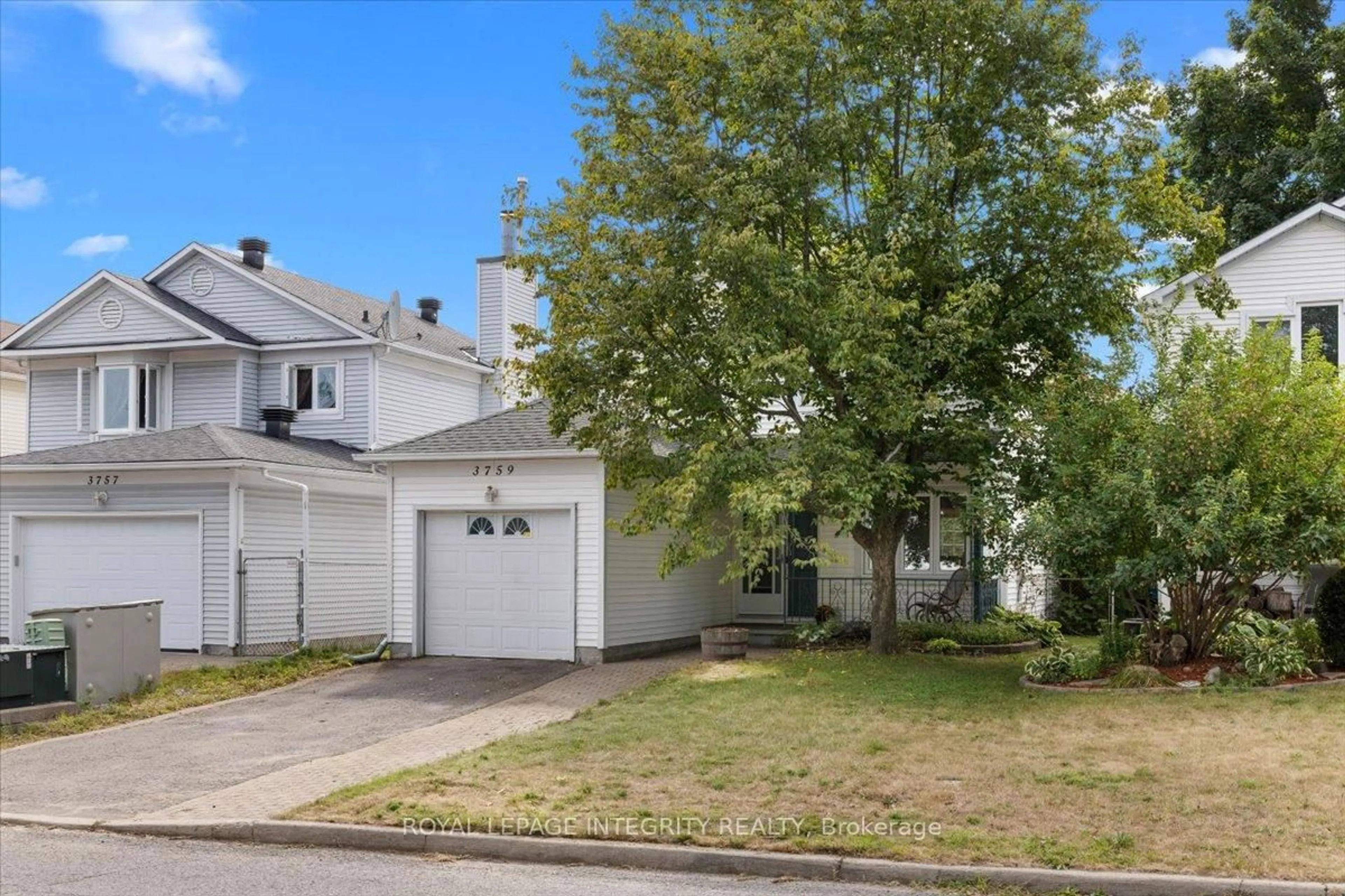 A pic from outside/outdoor area/front of a property/back of a property/a pic from drone, street for 3759 Autumnwood St, Ottawa Ontario K1T 2G7