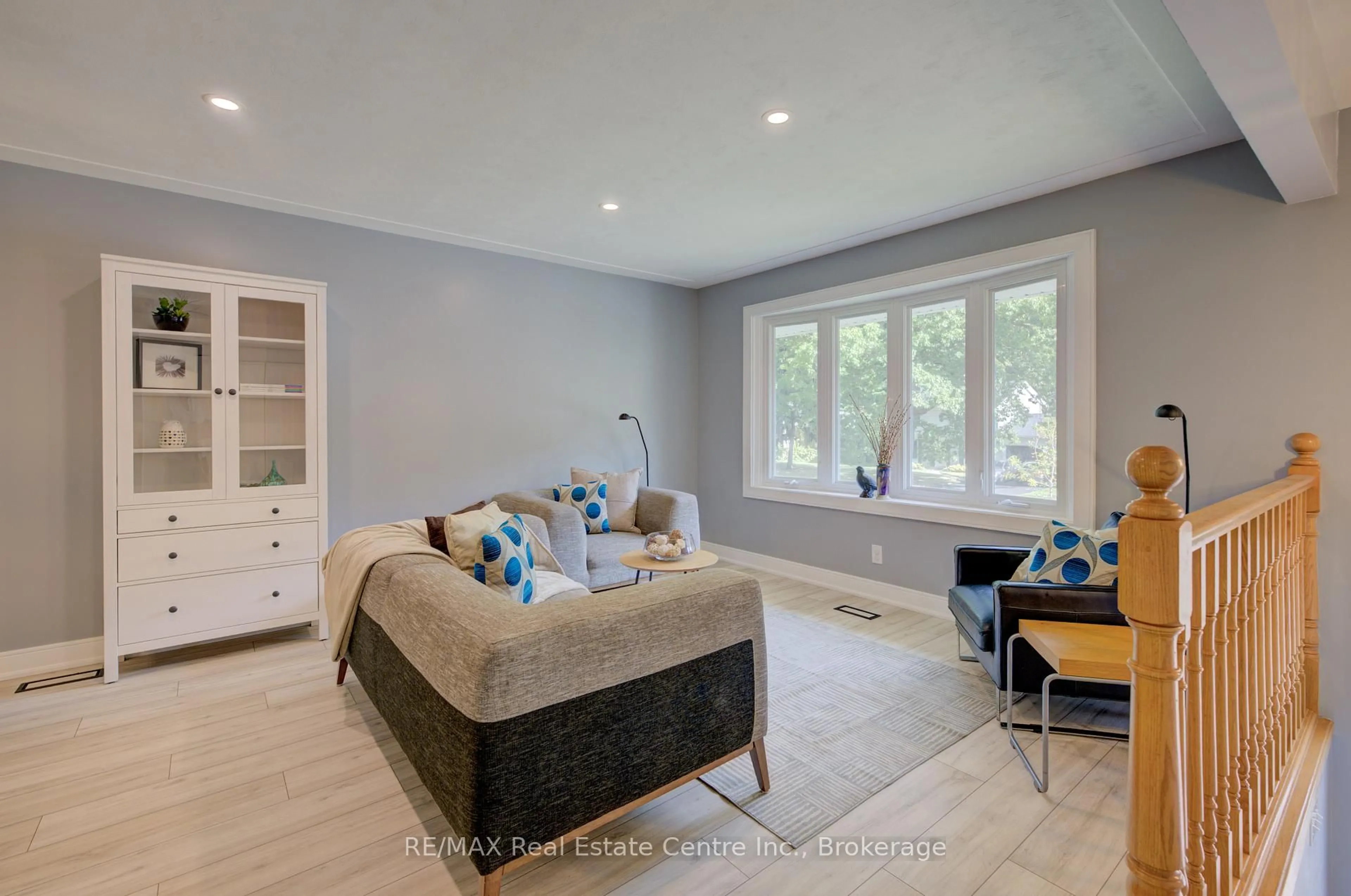 Living room with furniture, unknown for 120 Rennie Dr, Kitchener Ontario N2A 1J6