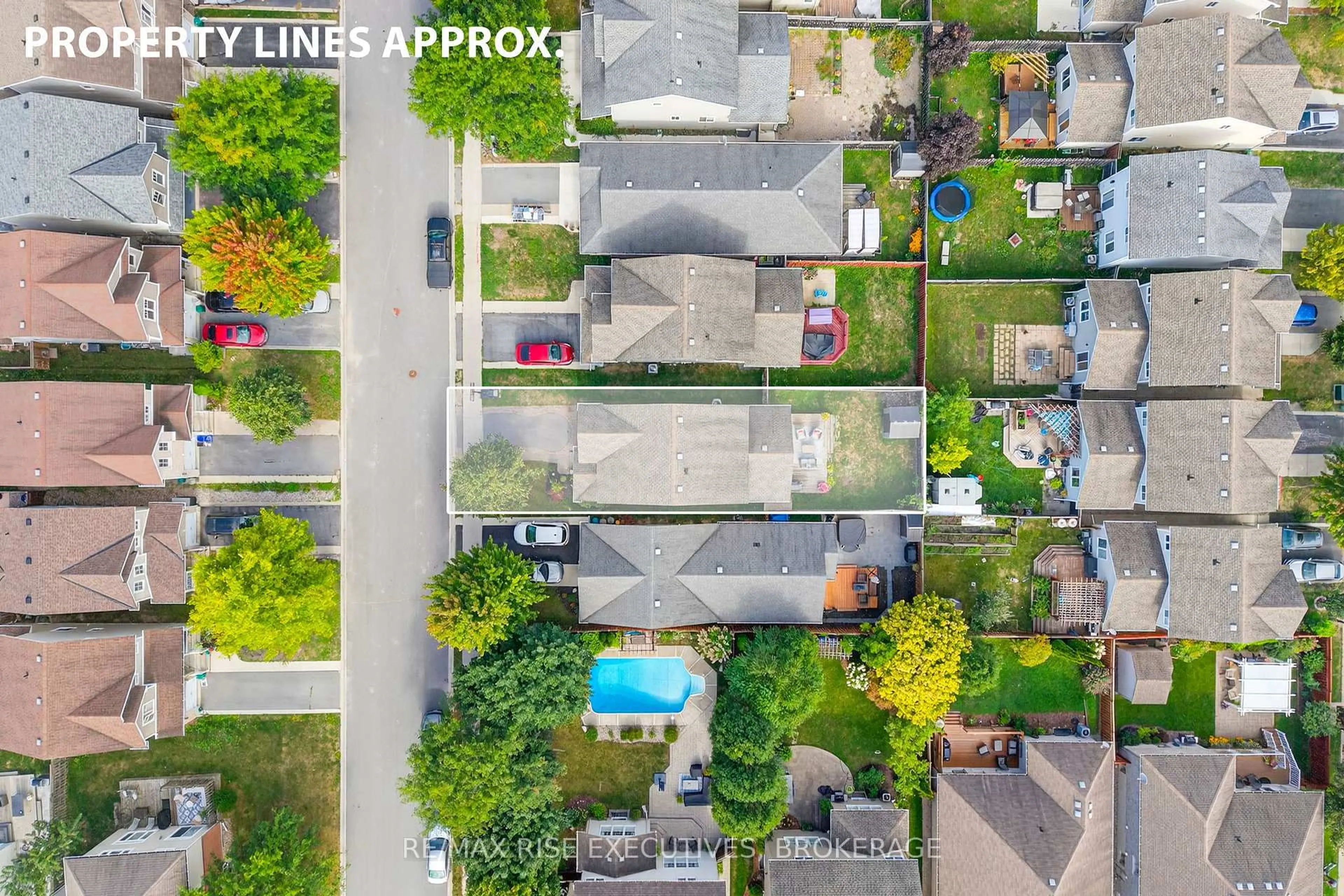 A pic from outside/outdoor area/front of a property/back of a property/a pic from drone, street for 647 Walters St, Kingston Ontario K7K 0B8