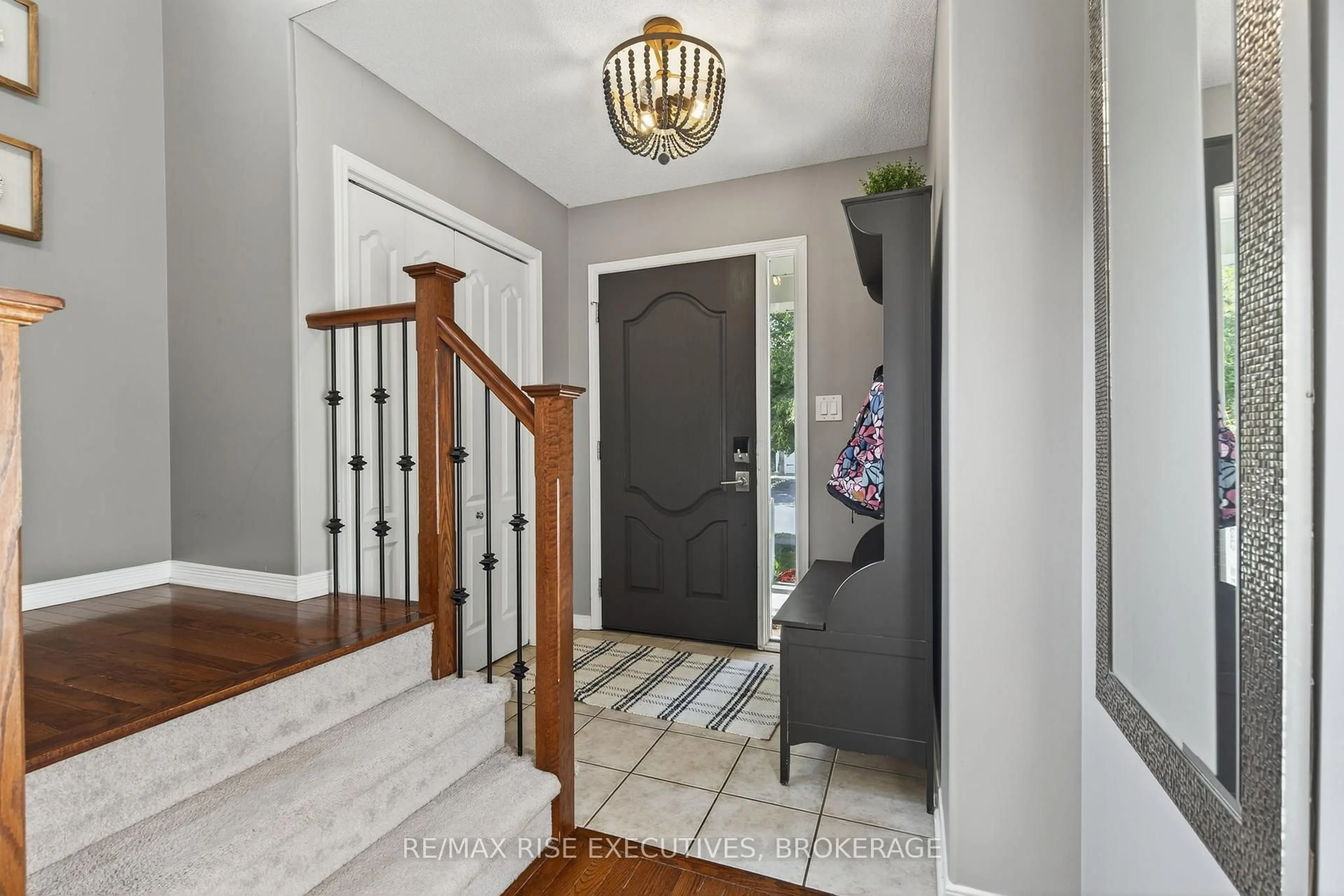Indoor entryway for 647 Walters St, Kingston Ontario K7K 0B8