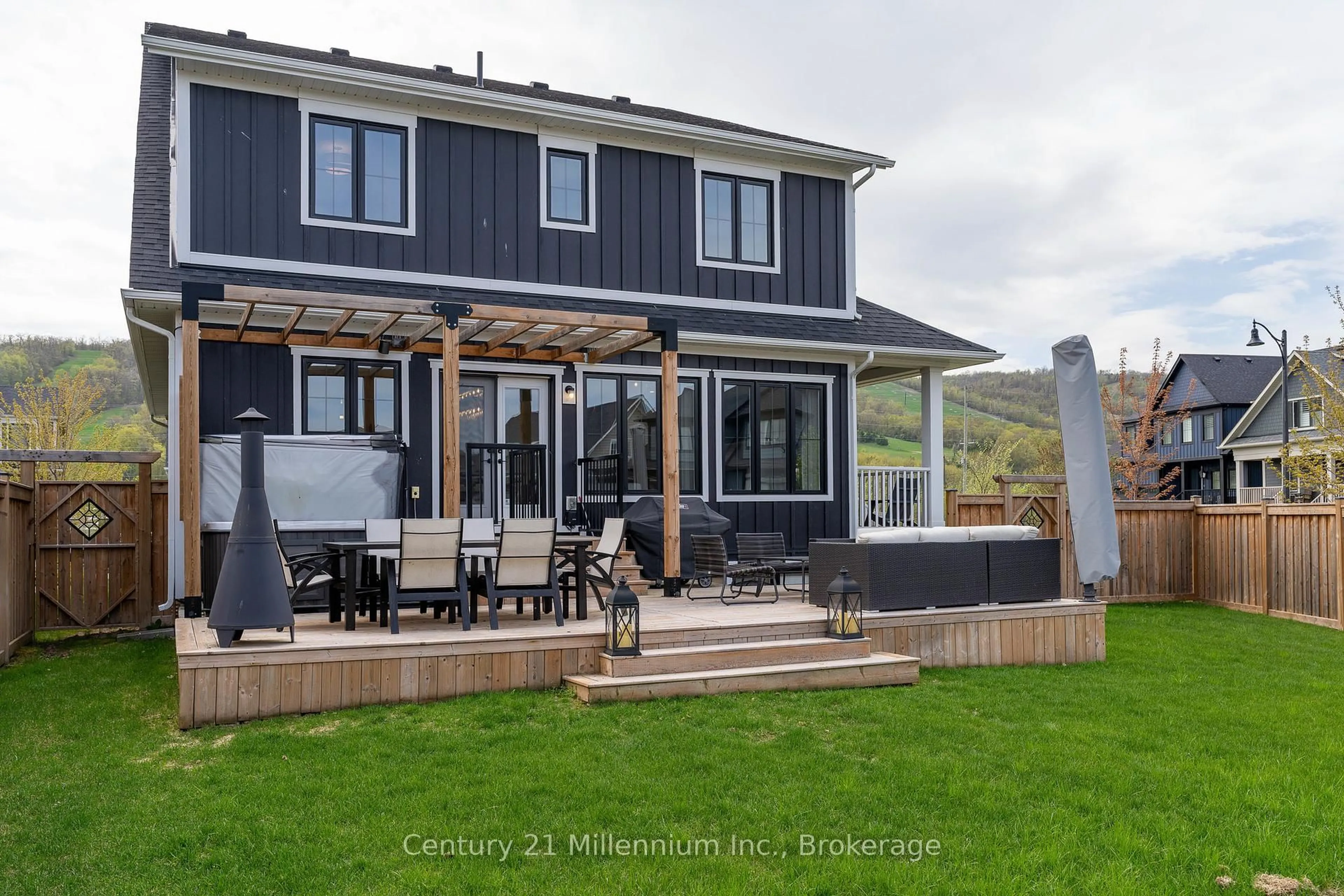 Patio, mountain view for 225 Yellow Birch Cres, Blue Mountains Ontario L9Y 0Z3
