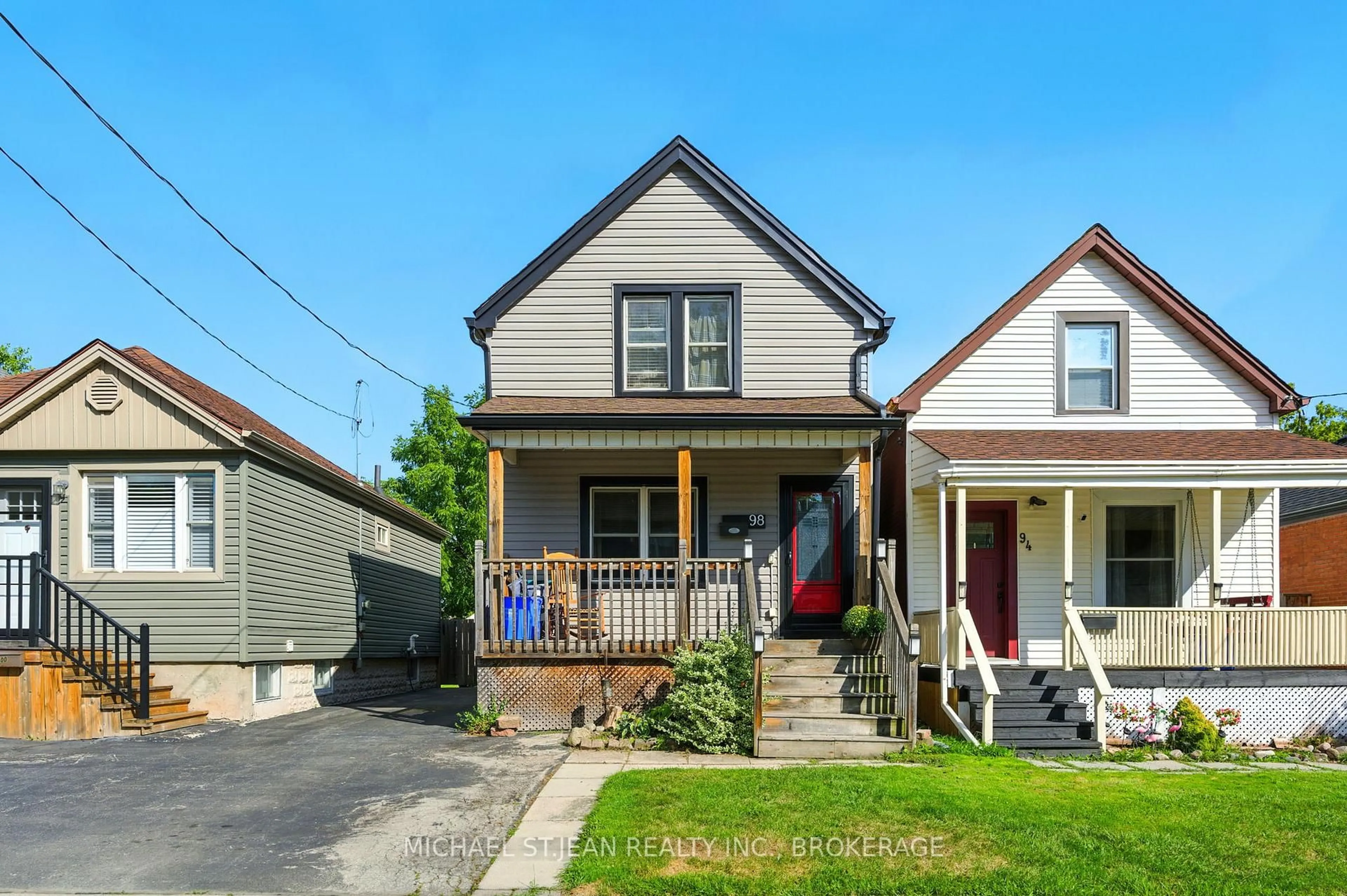 Home with vinyl exterior material, street for 98 Tuxedo Ave, Hamilton Ontario L8H 4P7