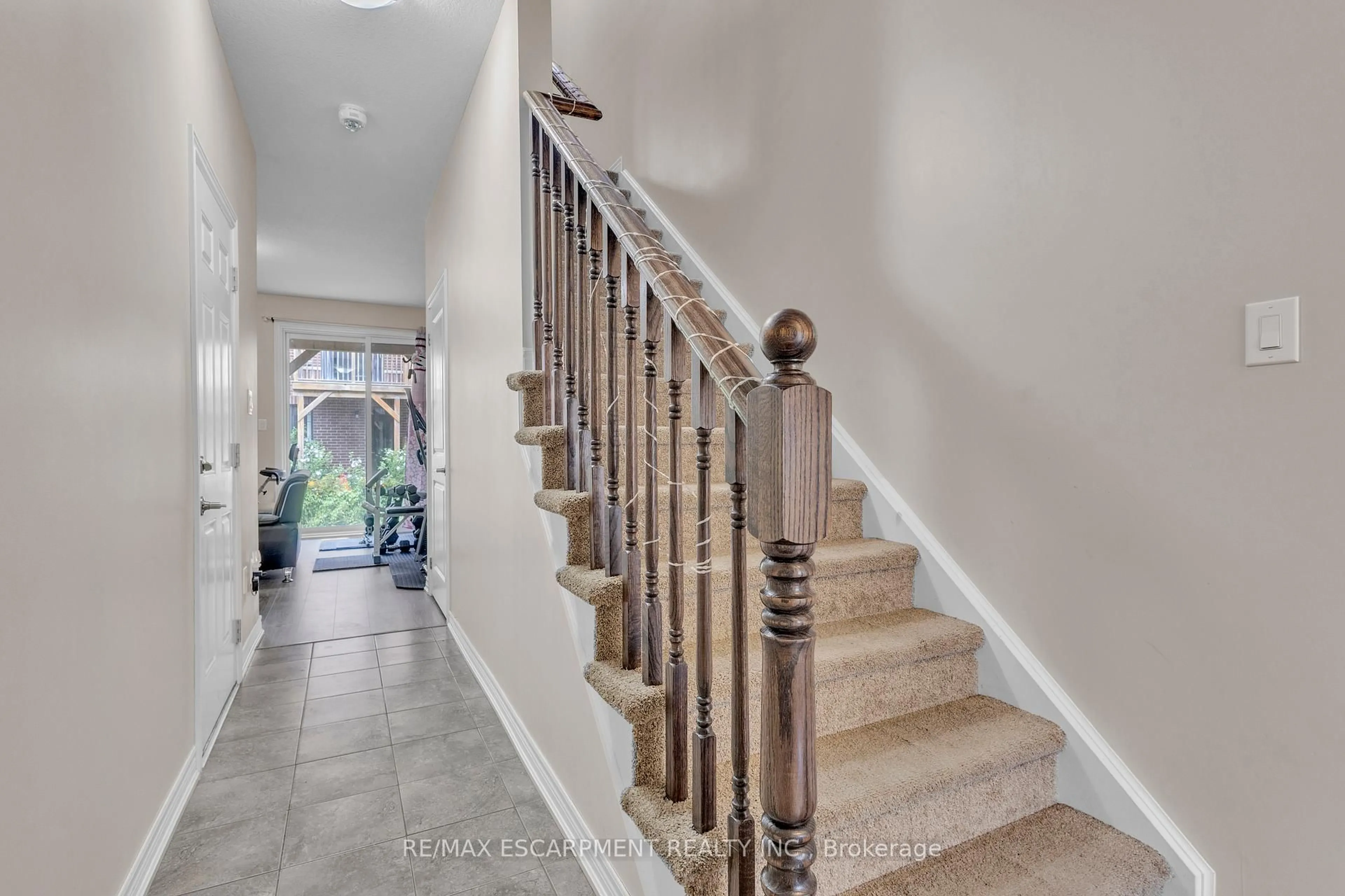 Stairs for 68 Esplanade Lane, Grimsby Ontario L3M 0H2