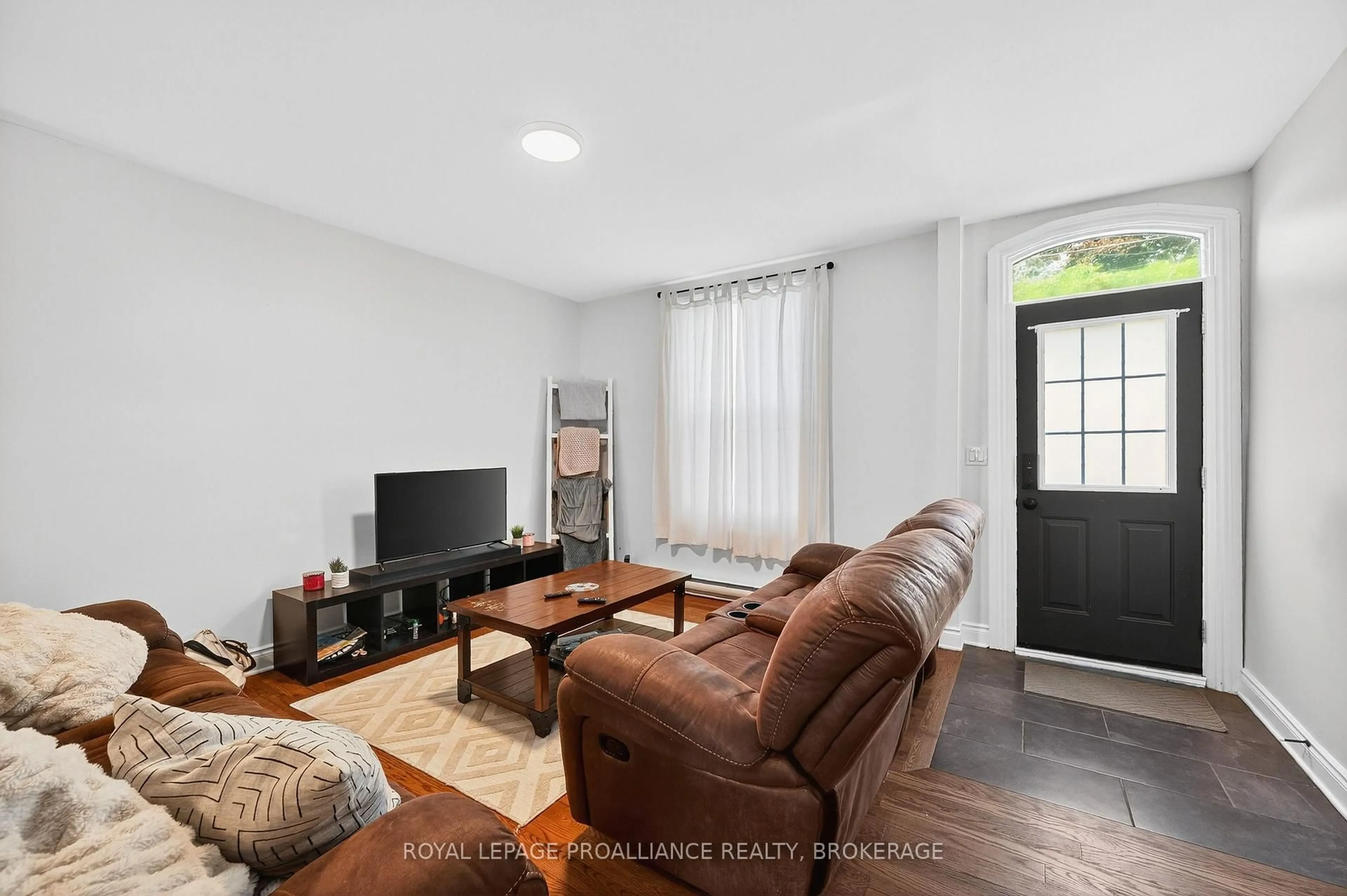 Living room with furniture, unknown for 119 Montreal St, Kingston Ontario K7K 3E9