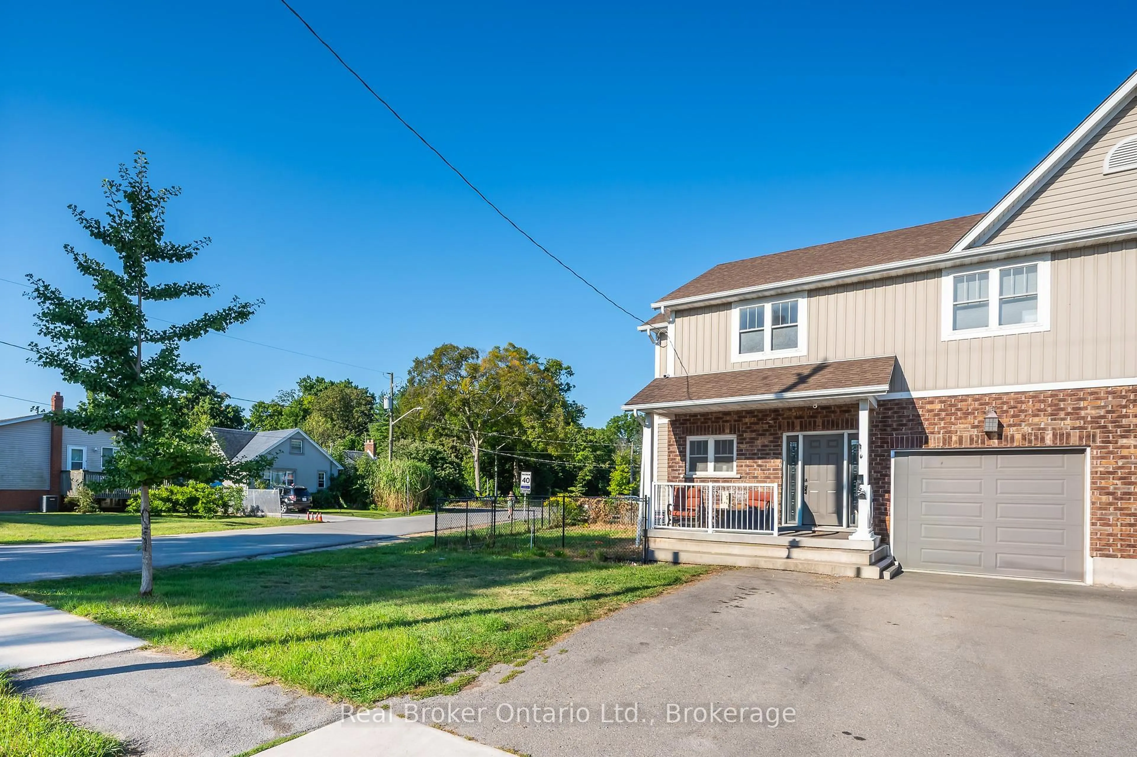 A pic from outside/outdoor area/front of a property/back of a property/a pic from drone, street for 103 Arthur St, St. Catharines Ontario L2M 1H8