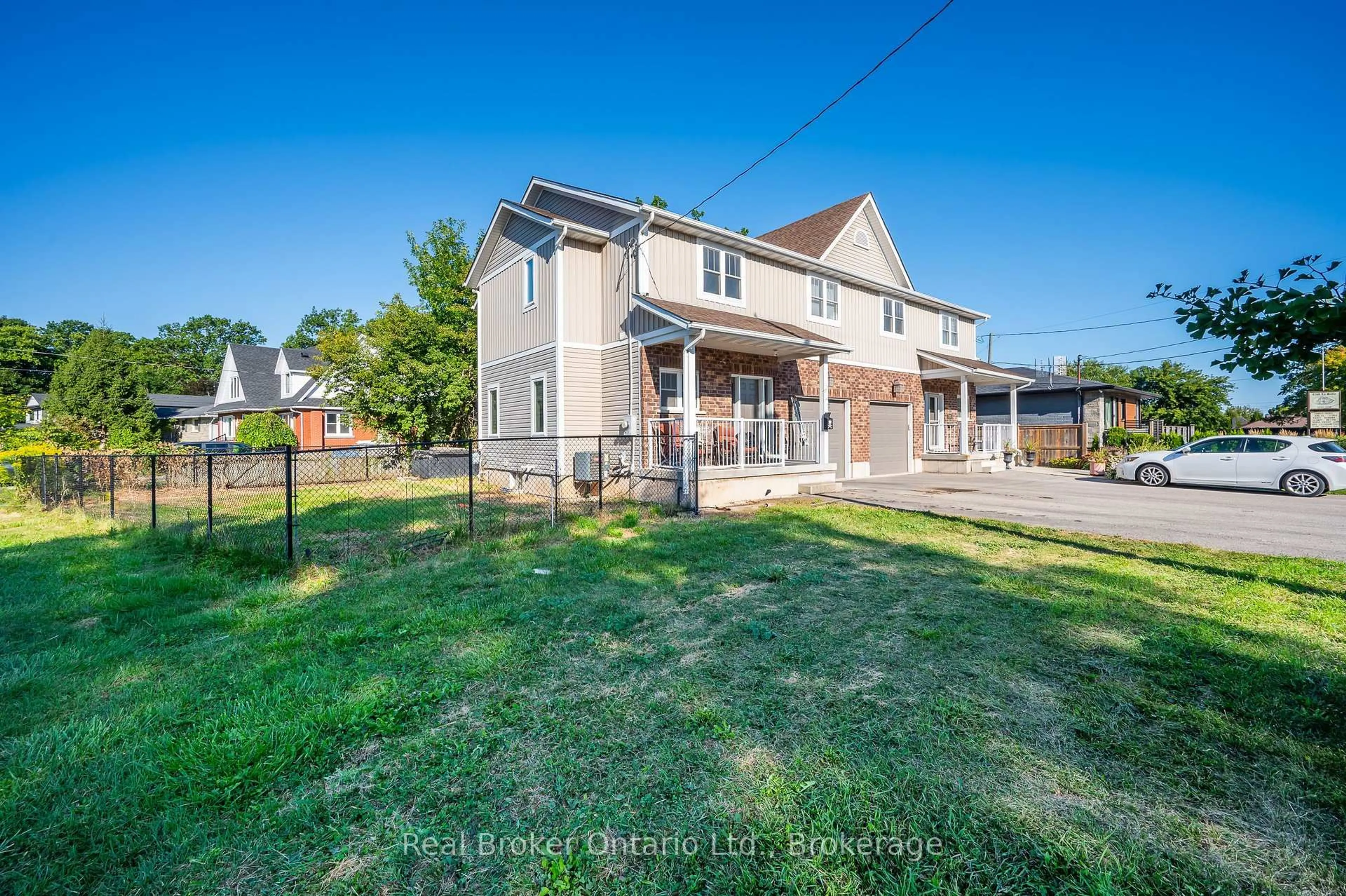 A pic from outside/outdoor area/front of a property/back of a property/a pic from drone, street for 103 Arthur St, St. Catharines Ontario L2M 1H8