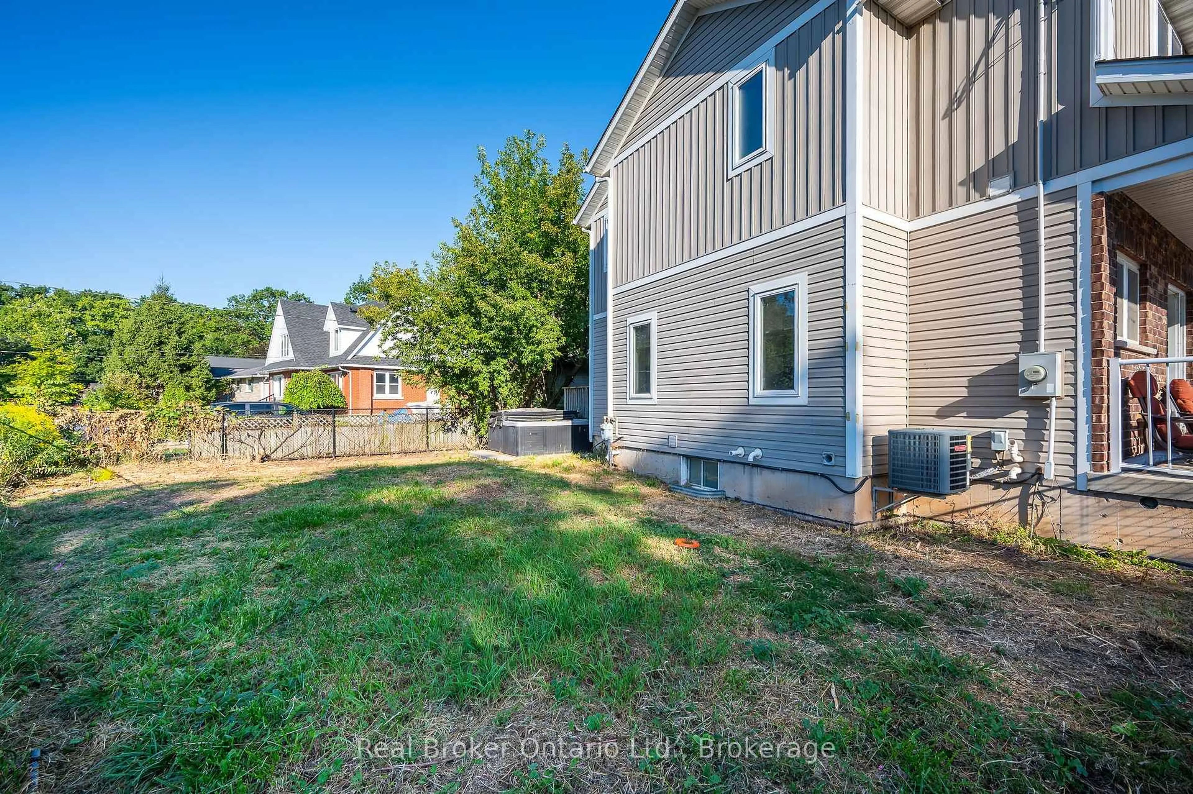 A pic from outside/outdoor area/front of a property/back of a property/a pic from drone, street for 103 Arthur St, St. Catharines Ontario L2M 1H8