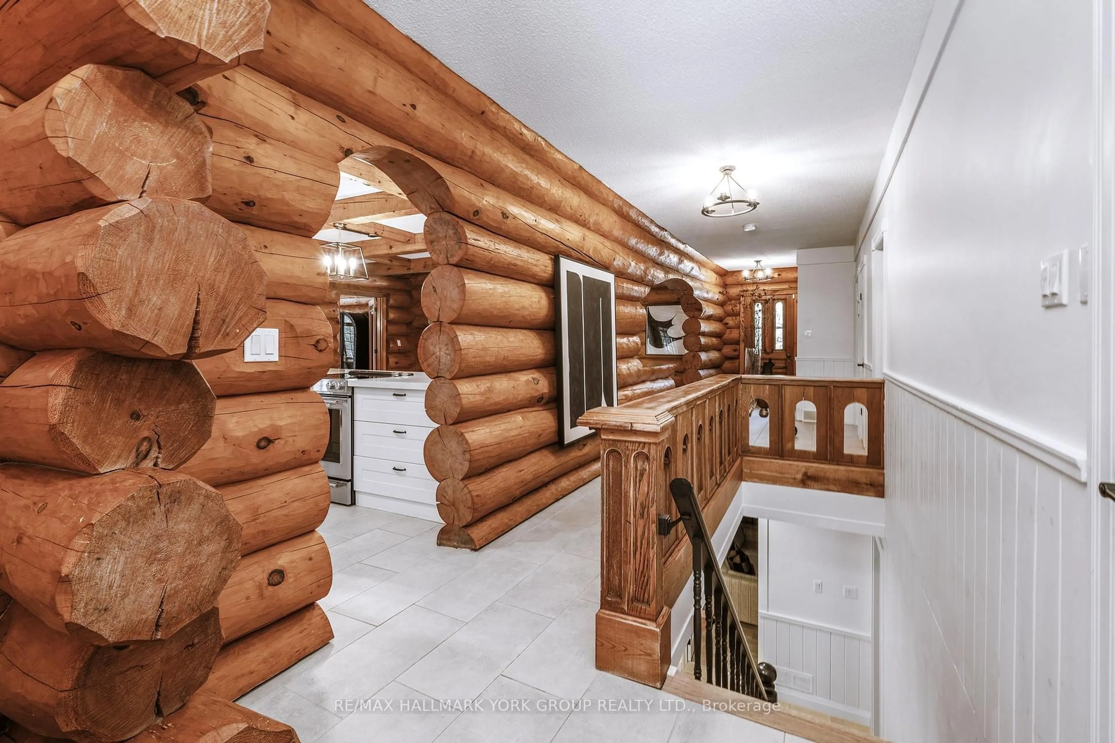 Indoor foyer for 768 Traceys Hill Rd, Kawartha Lakes Ontario K0L 2W0