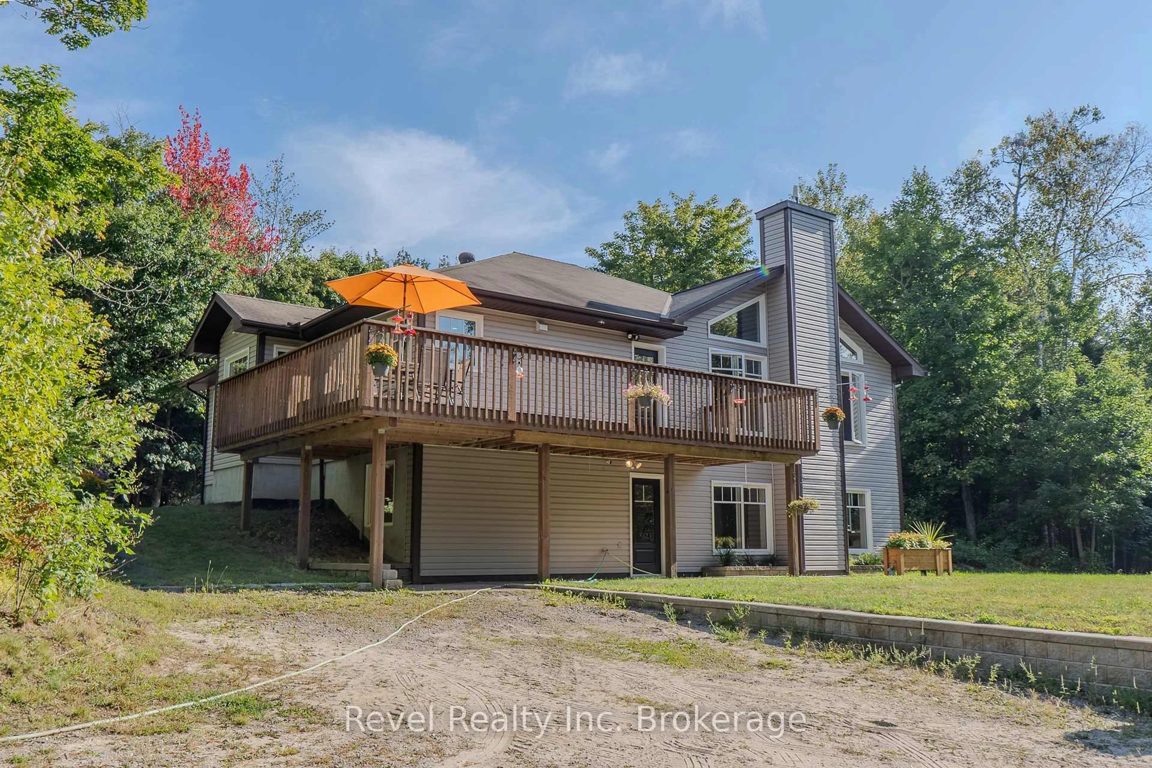 A pic from outside/outdoor area/front of a property/back of a property/a pic from drone, water/lake/river/ocean view for 362 Chadbourne Dr, North Bay Ontario P1B 8G2