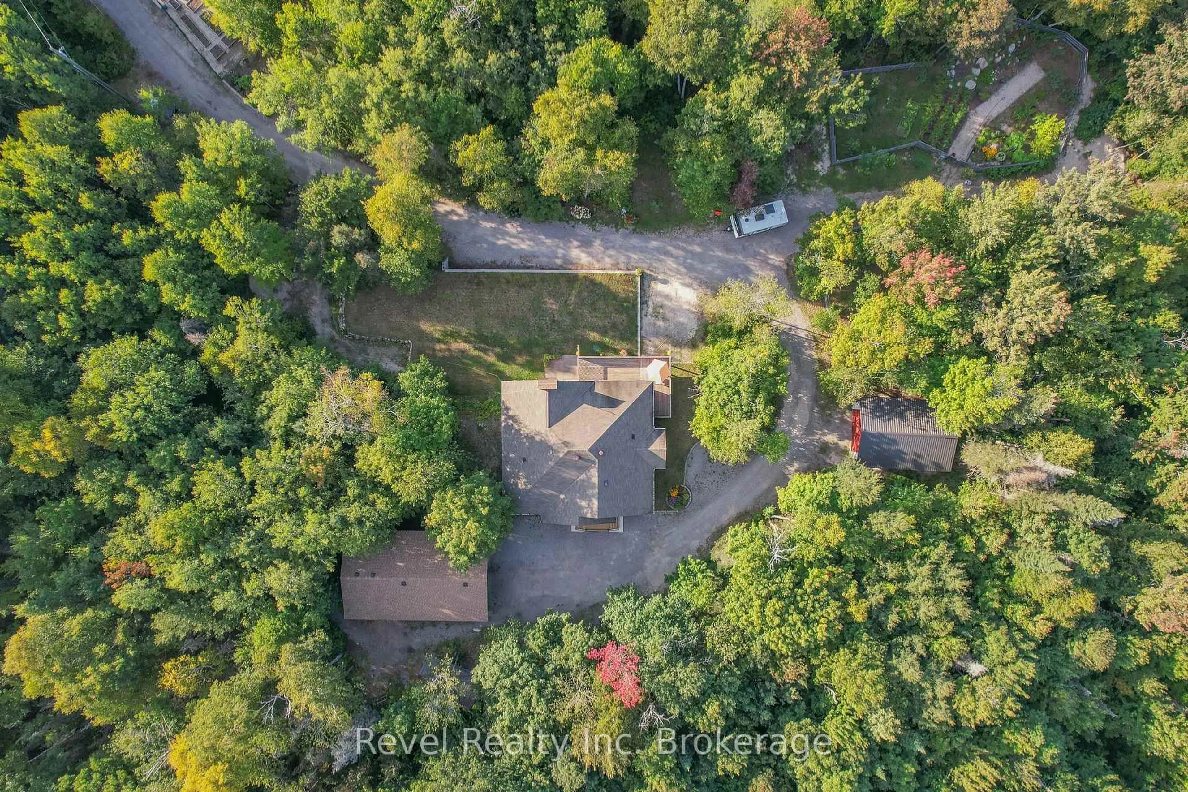 A pic from outside/outdoor area/front of a property/back of a property/a pic from drone, forest/trees view for 362 Chadbourne Dr, North Bay Ontario P1B 8G2