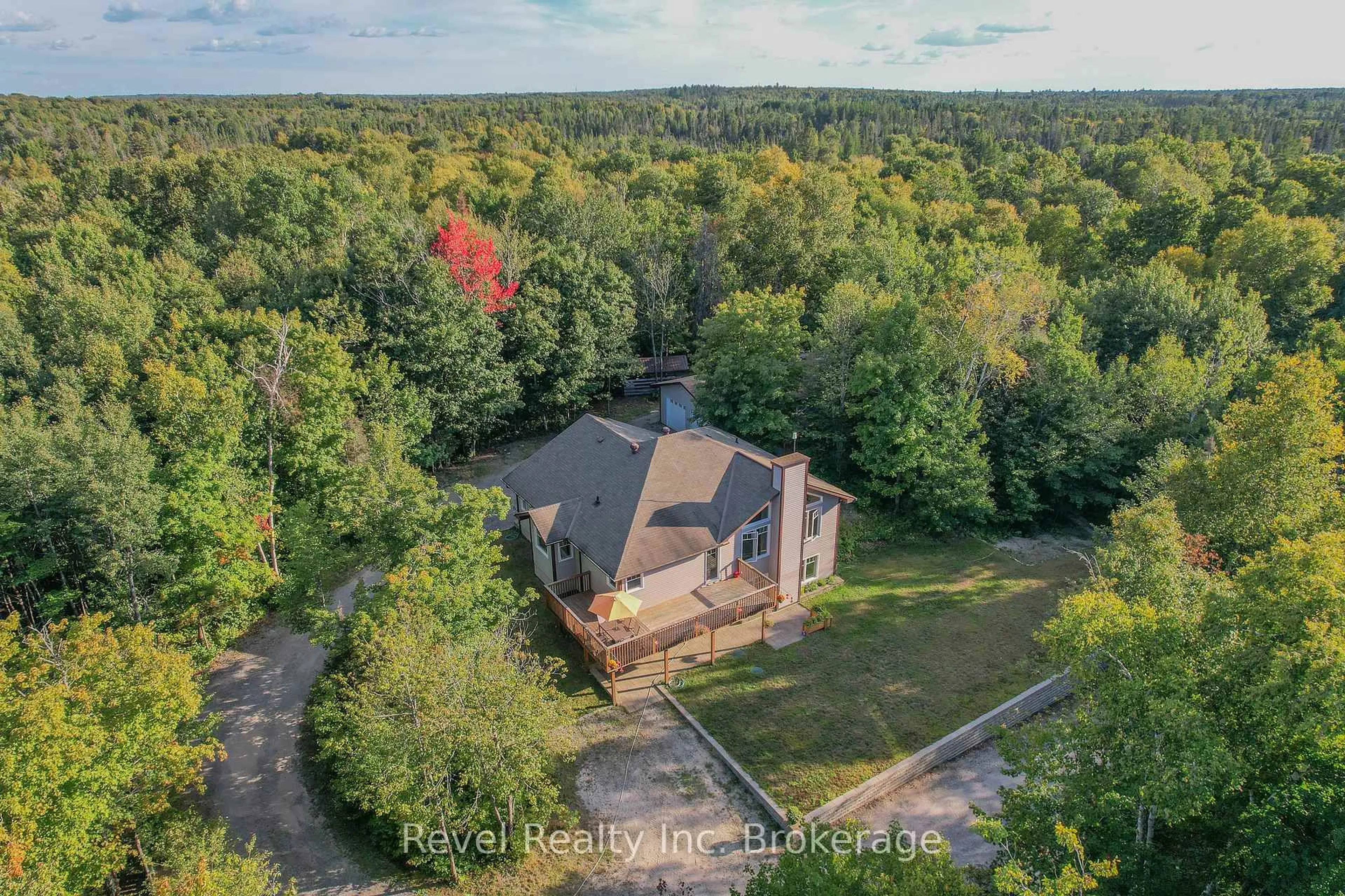 A pic from outside/outdoor area/front of a property/back of a property/a pic from drone, unknown for 362 Chadbourne Dr, North Bay Ontario P1B 8G2