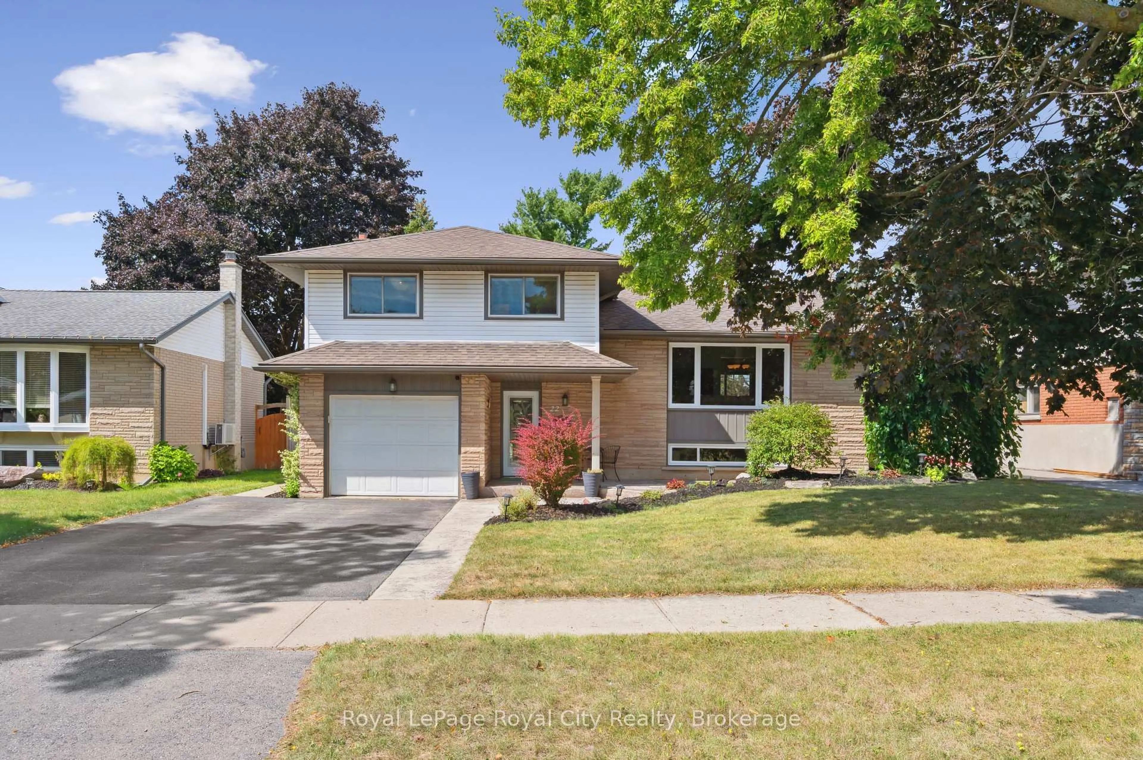 Home with vinyl exterior material, street for 22 Owen Ave, Kitchener Ontario N2B 2L6