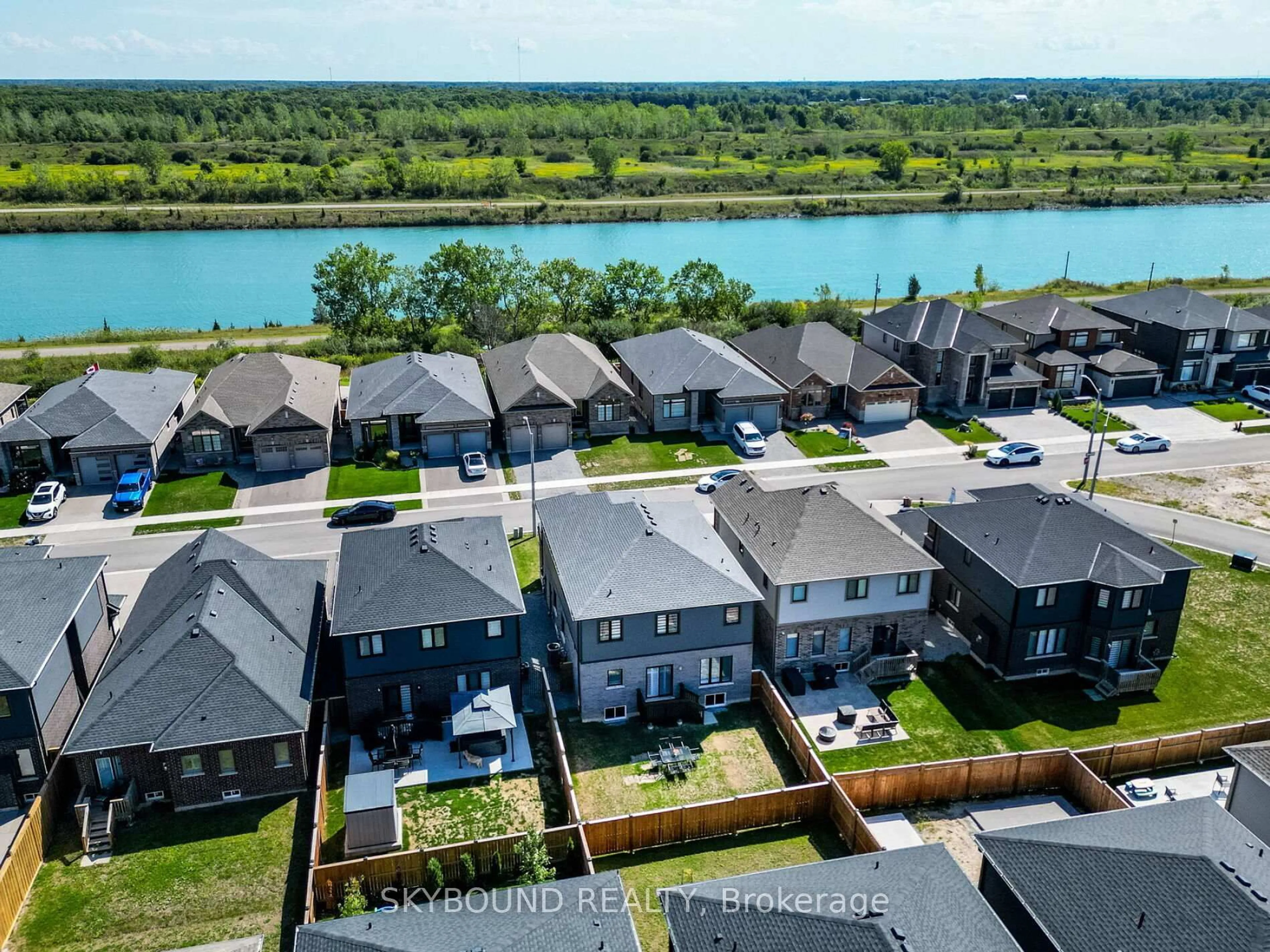 A pic from outside/outdoor area/front of a property/back of a property/a pic from drone, water/lake/river/ocean view for 237 Shoreview Dr, Welland Ontario L3B 0H3