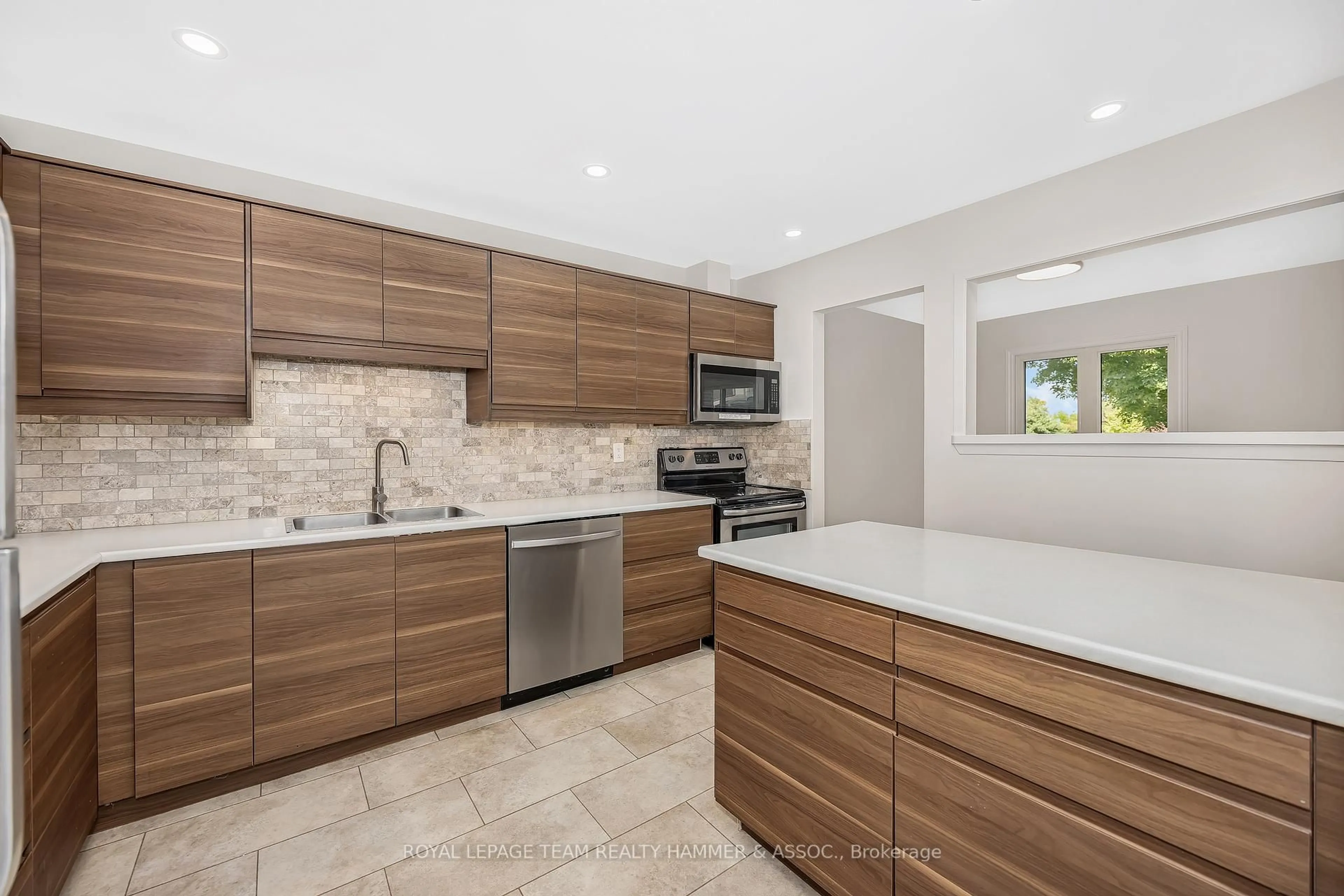 Contemporary kitchen, ceramic/tile floor for 8 Chisholm Crt, Kanata Ontario K2K 1E2