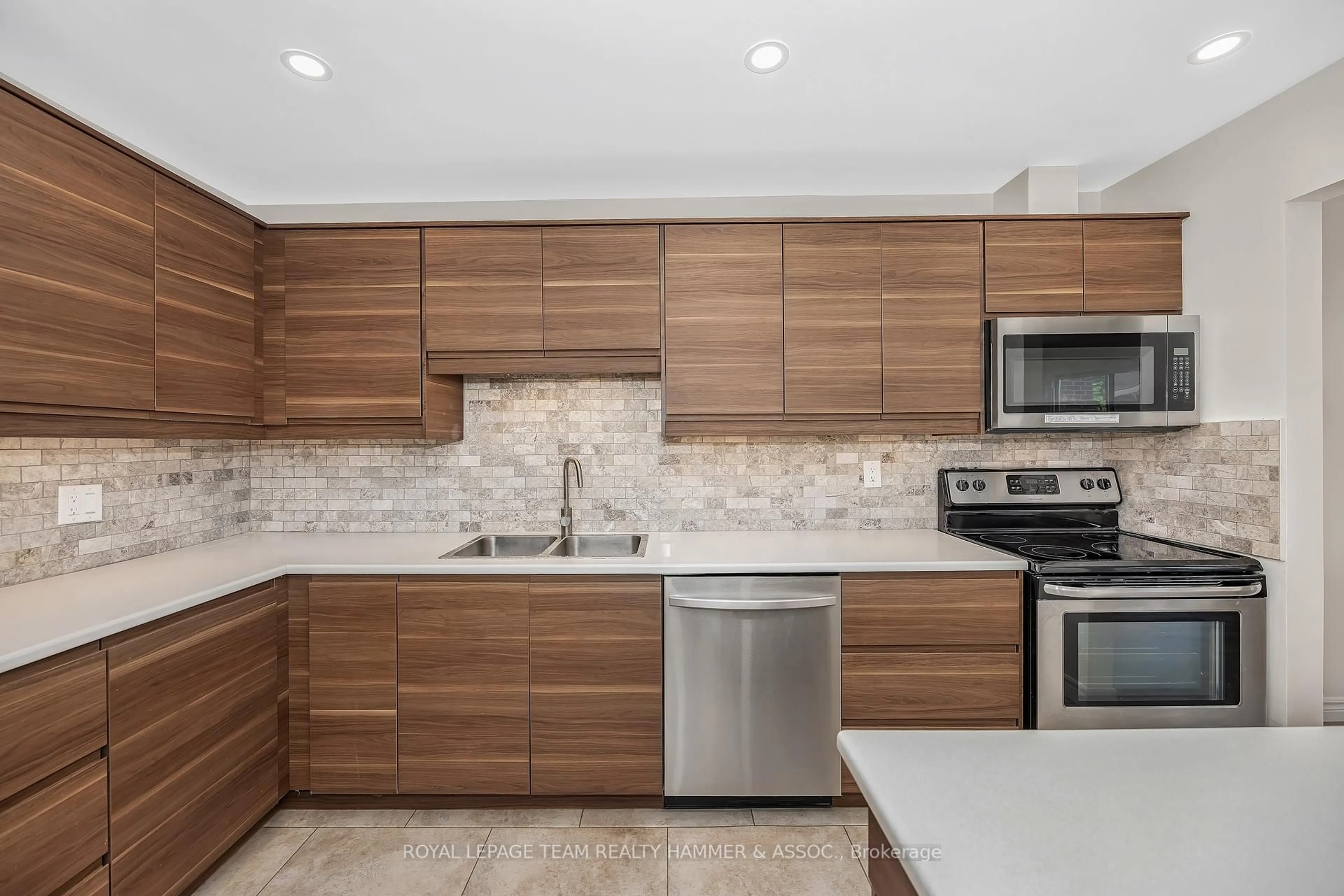 Contemporary kitchen, ceramic/tile floor for 8 Chisholm Crt, Kanata Ontario K2K 1E2