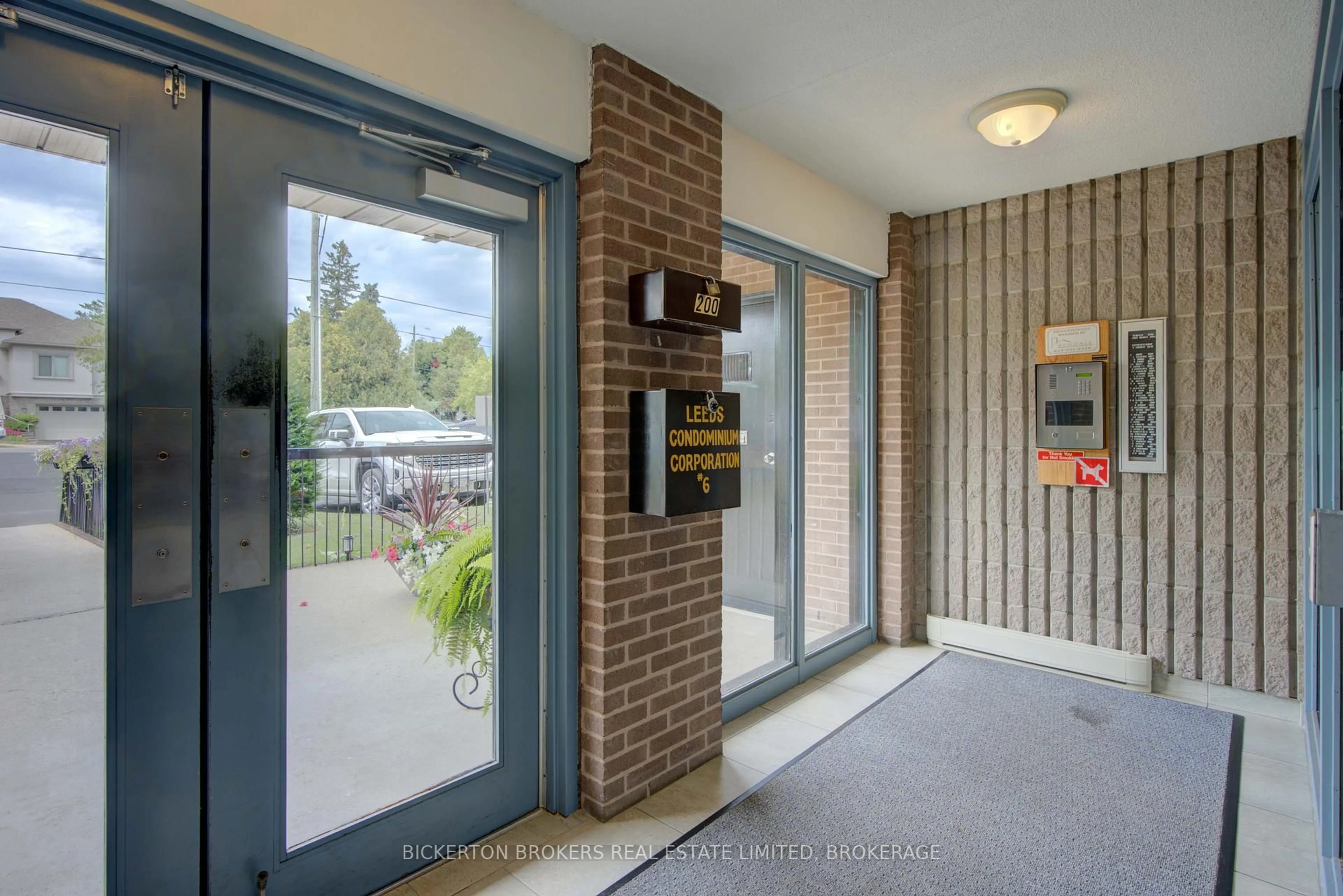 Indoor foyer for 610 William St #301, Gananoque Ontario K7G 3A4