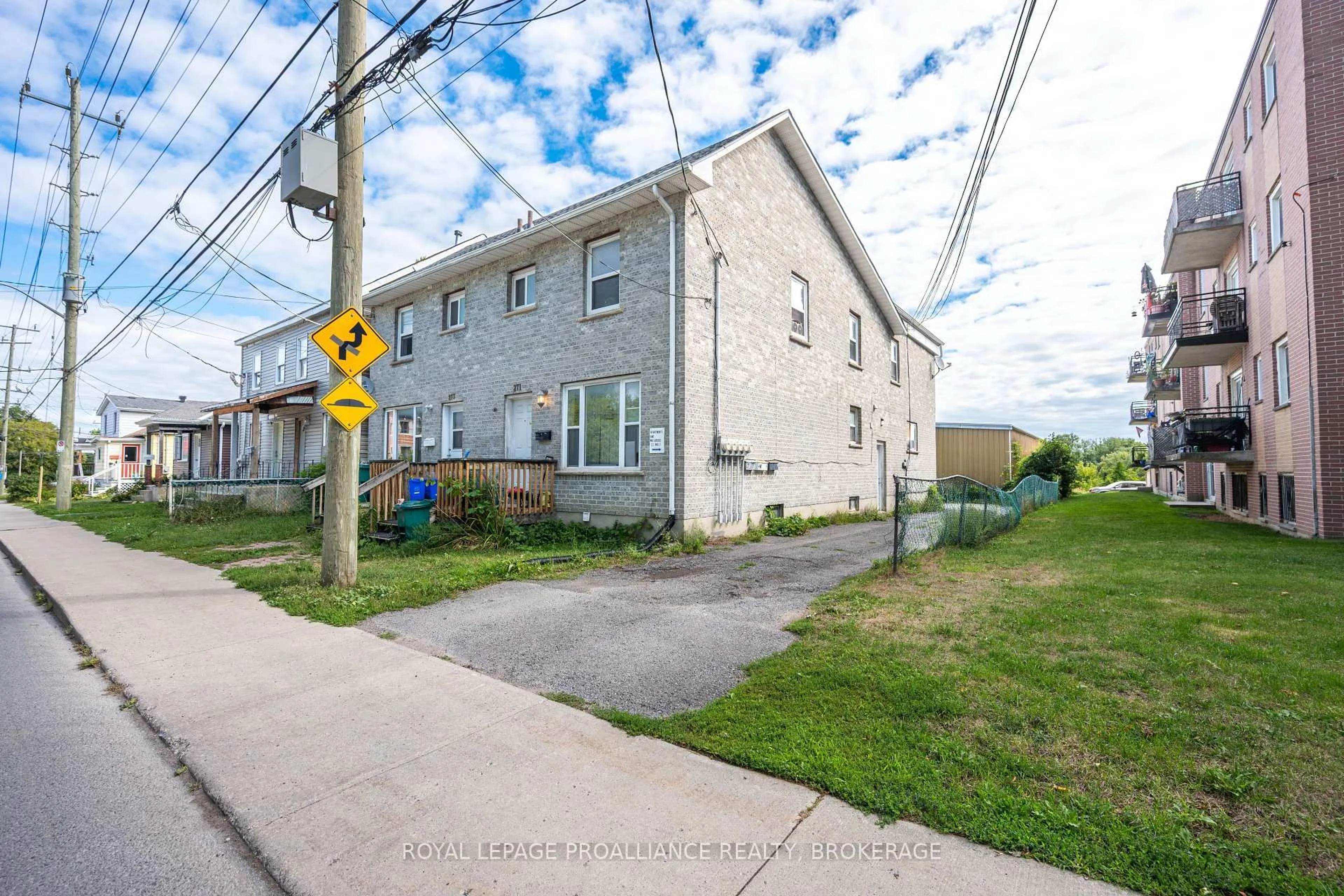 A pic from outside/outdoor area/front of a property/back of a property/a pic from drone, street for 271-273 Rideau St, Kingston Ontario K7K 3A7