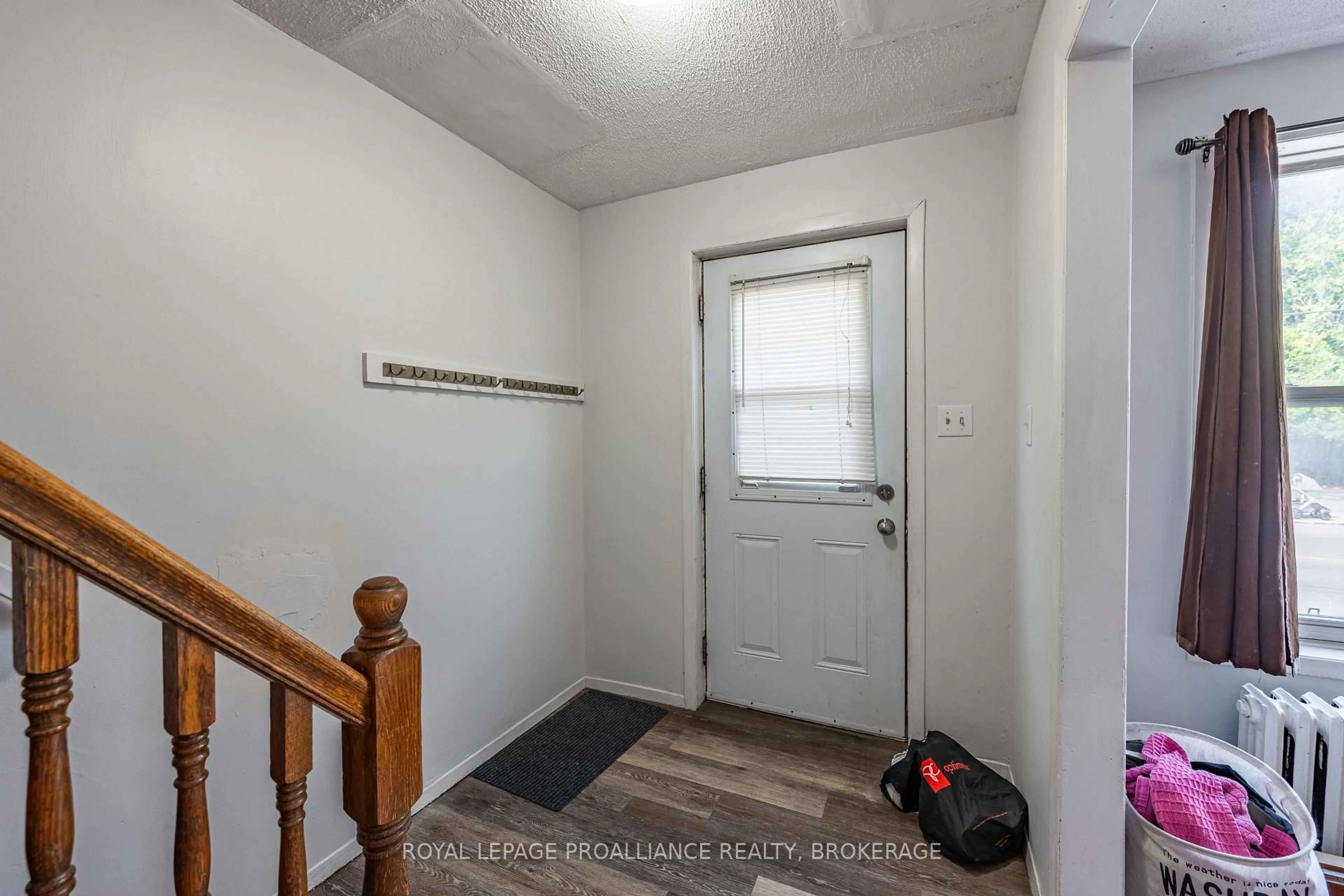 Indoor entryway for 271-273 Rideau St, Kingston Ontario K7K 3A7