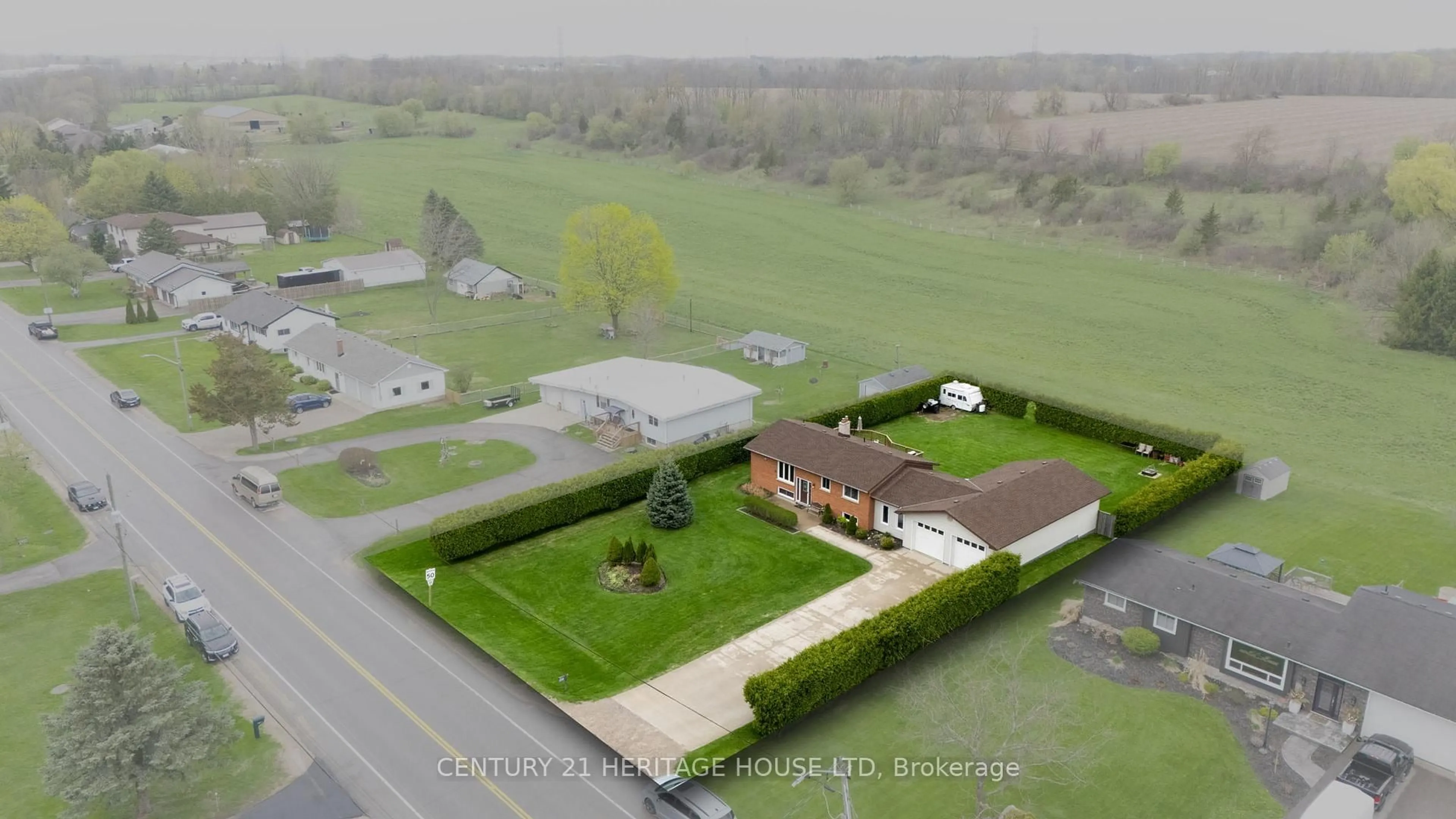 A pic from outside/outdoor area/front of a property/back of a property/a pic from drone, street for 2720 Catherine St, Thames Centre Ontario N0L 1G4