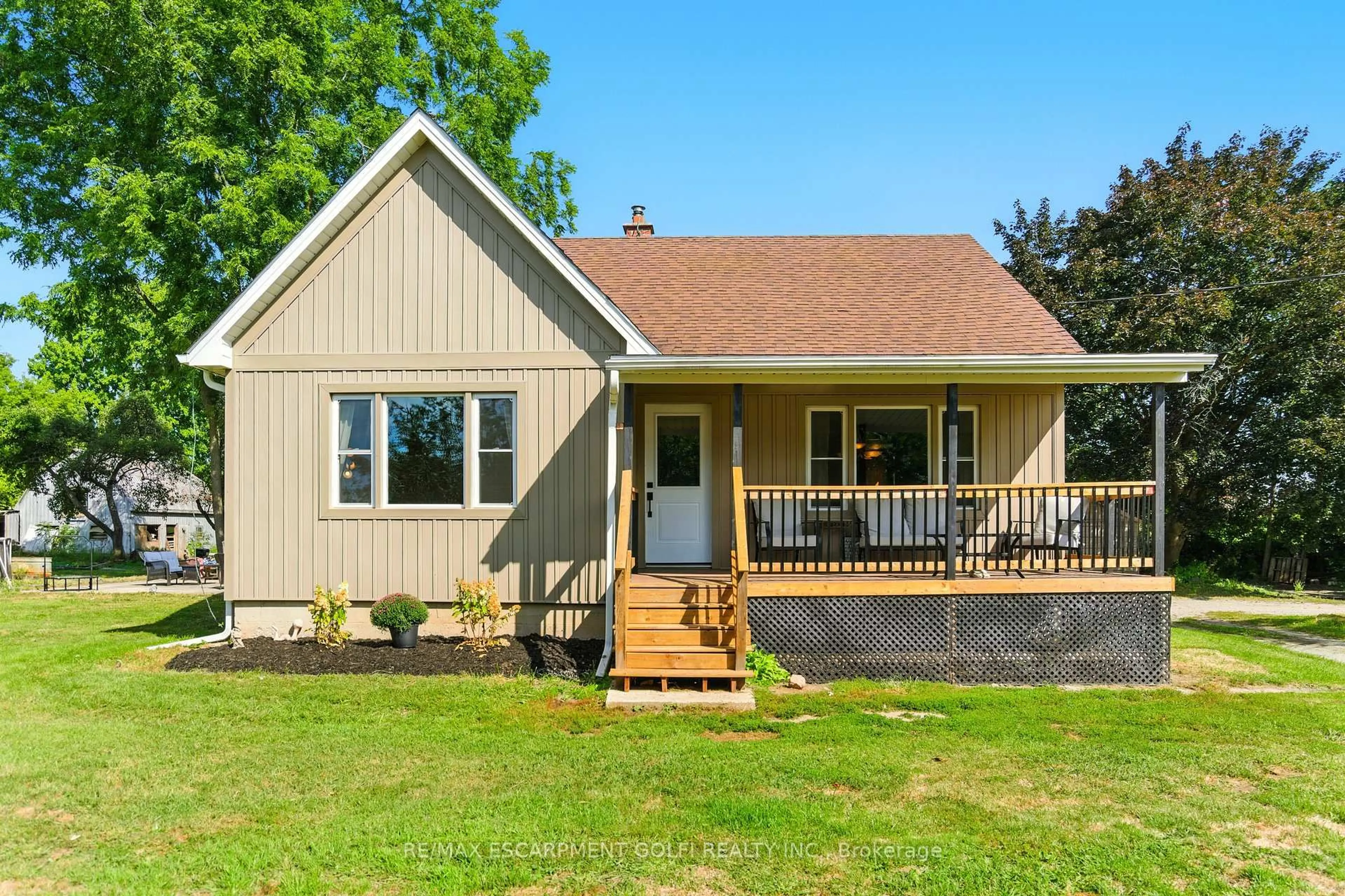 Home with vinyl exterior material, unknown for 897 Thompson Rd, Norfolk Ontario N0E 1Y0