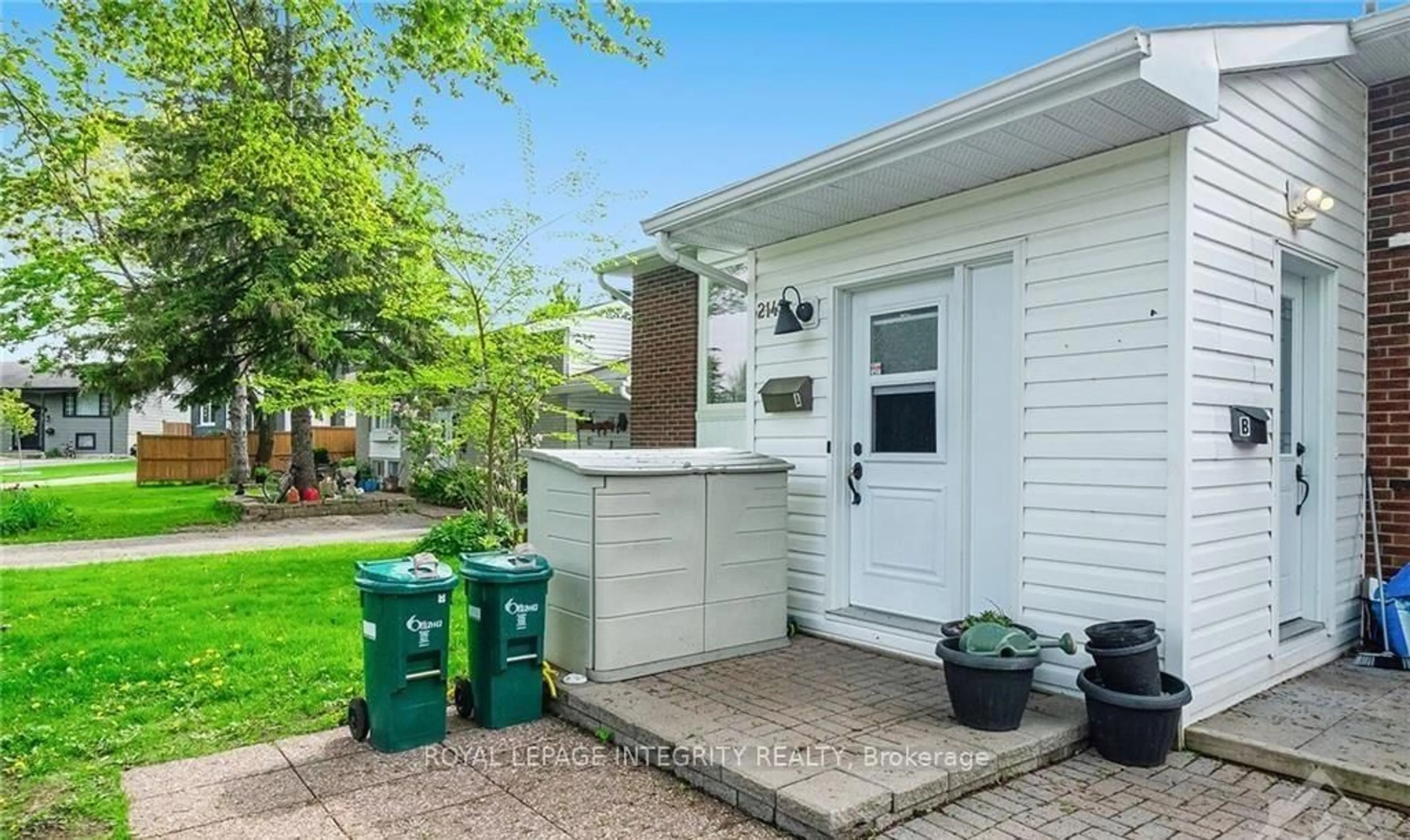 Patio, street for 2142 Monson Cres, Ottawa Ontario K1J 6A8