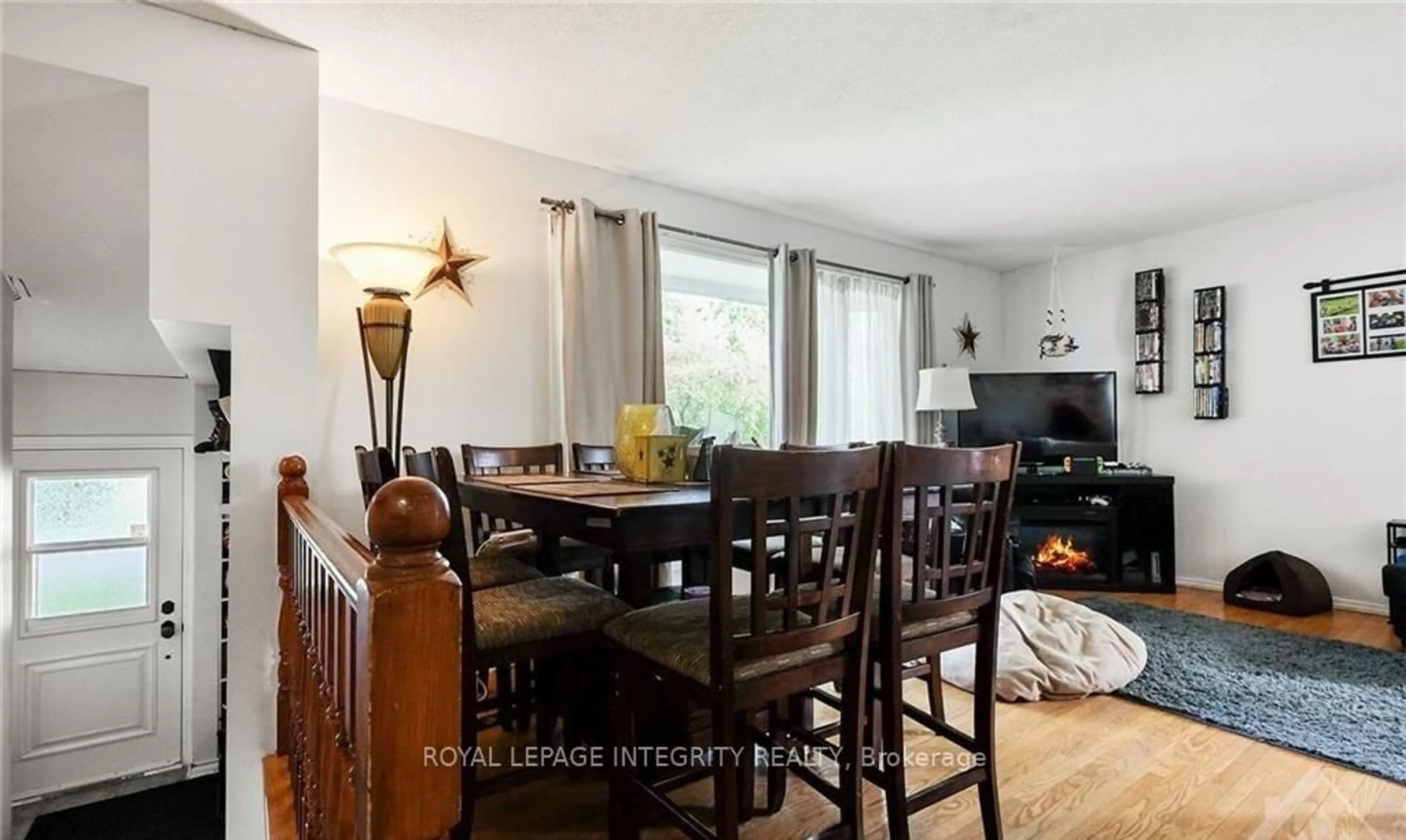 Dining room, wood/laminate floor for 2142 Monson Cres, Ottawa Ontario K1J 6A8