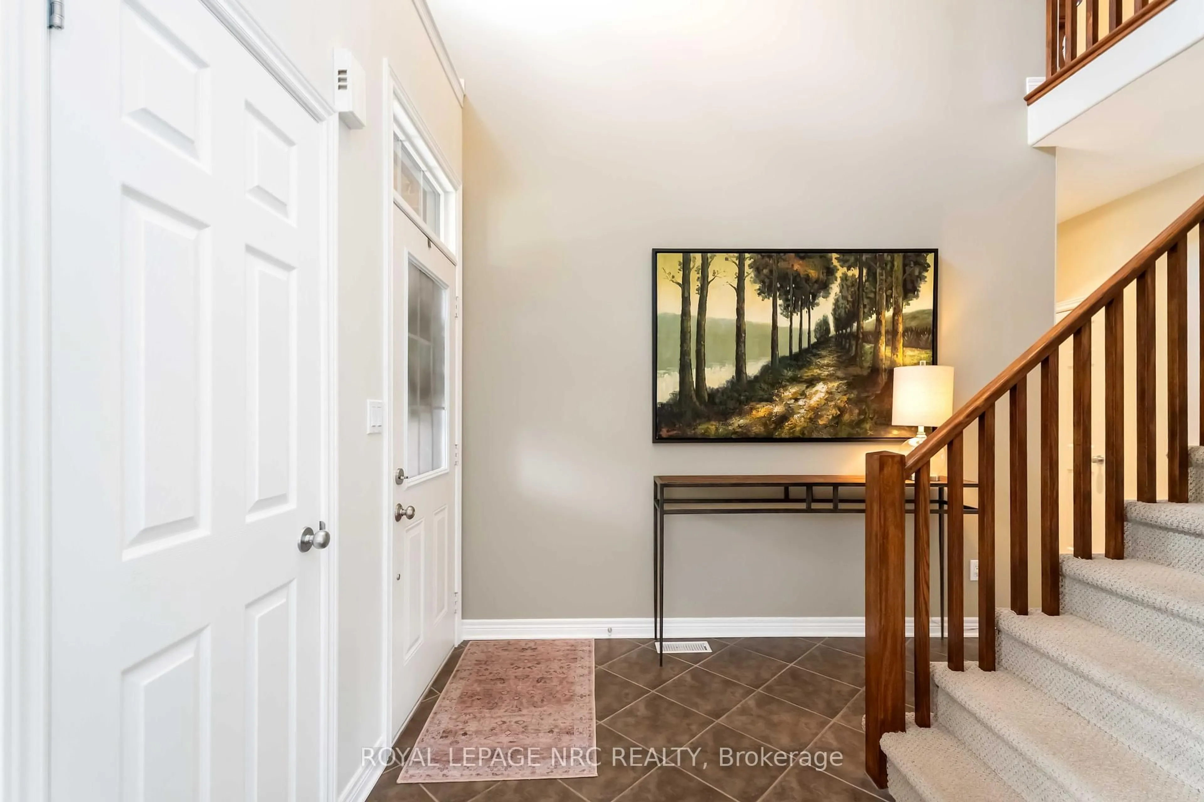 Indoor entryway for 2475 Diane St, Fort Erie Ontario L0S 1S0