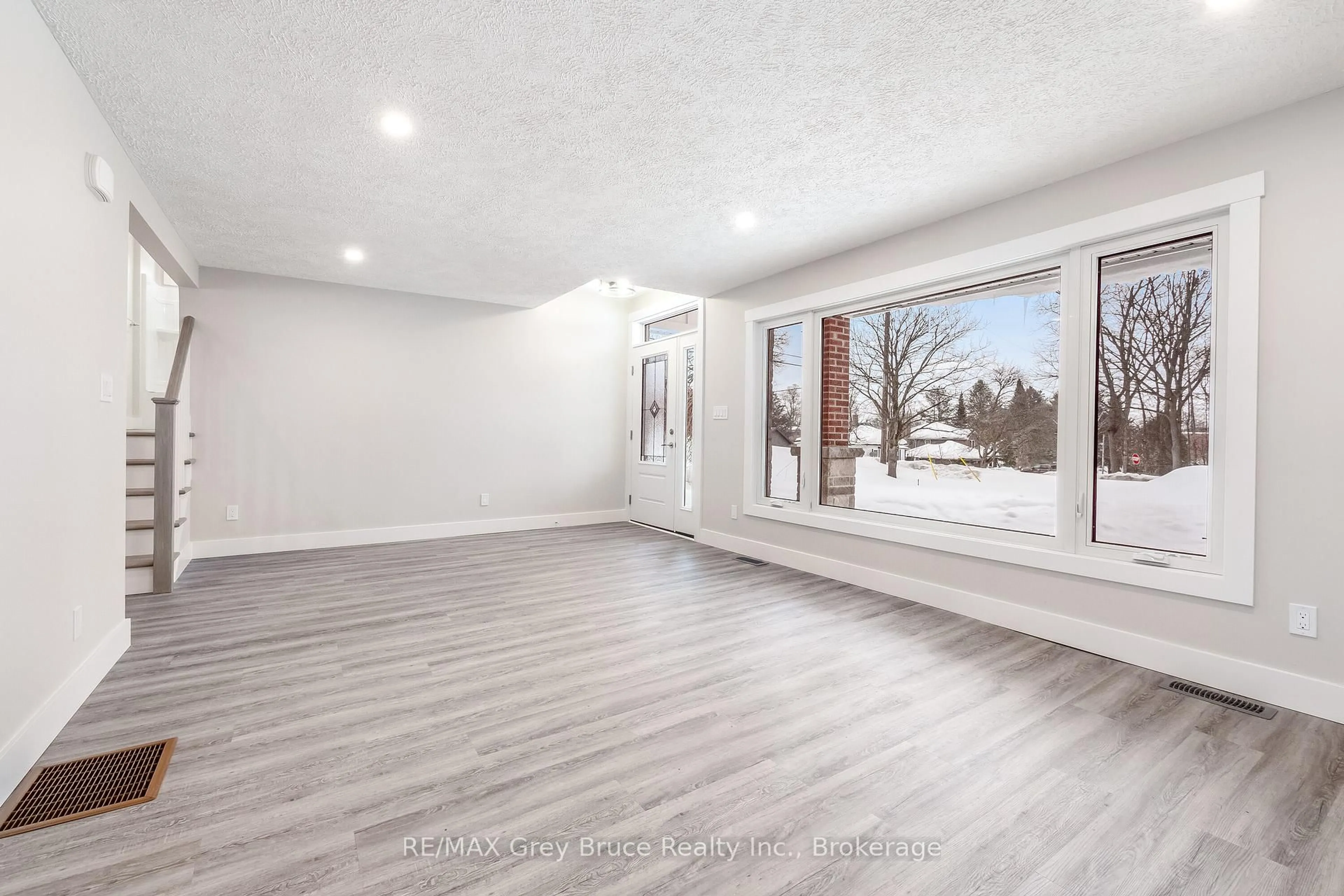 A pic of a room for 1996 6th Ave, Owen Sound Ontario N4K 5J1