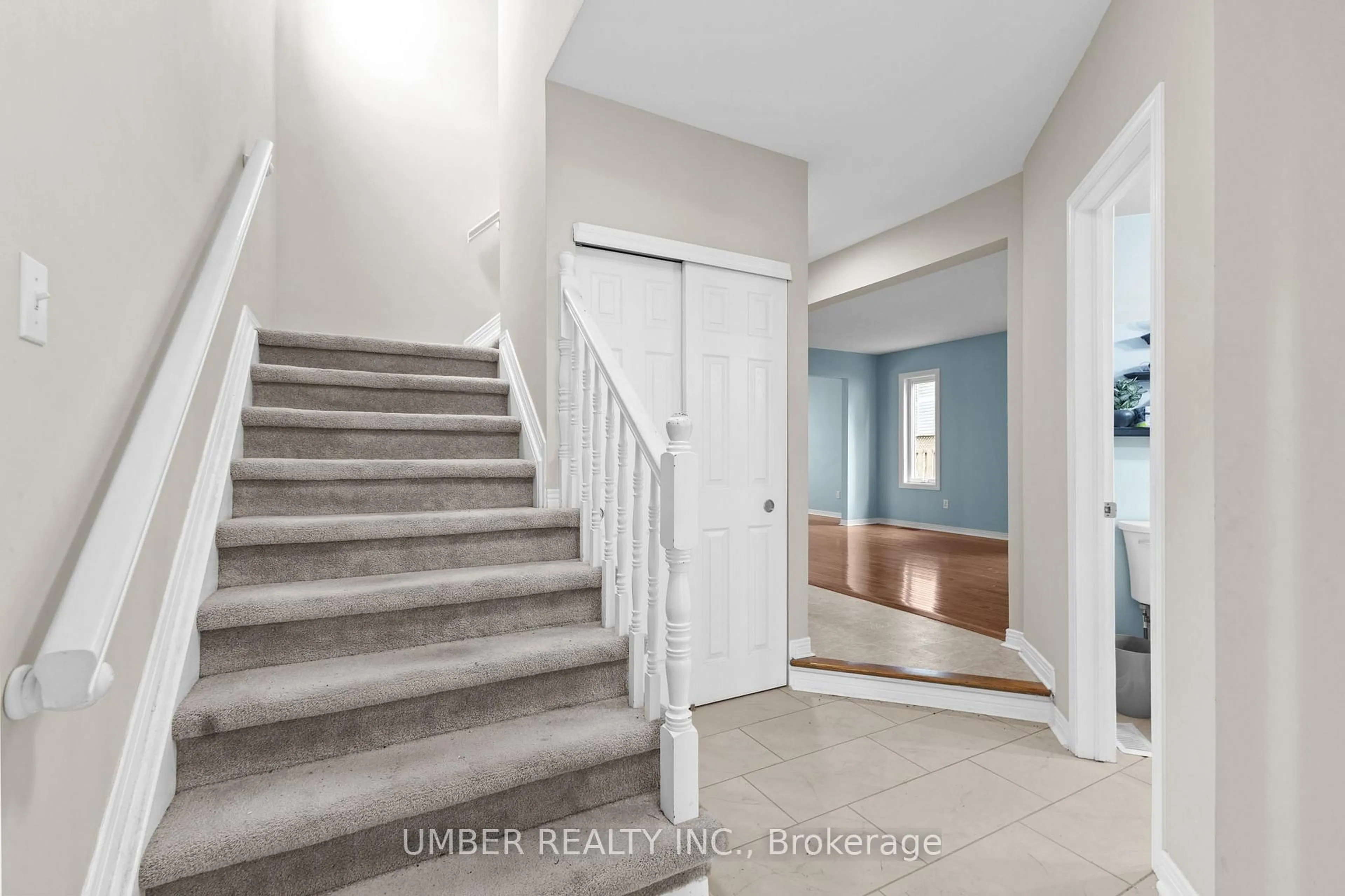 Indoor entryway for 75 Armagh Way, Ottawa Ontario K2J 4C1