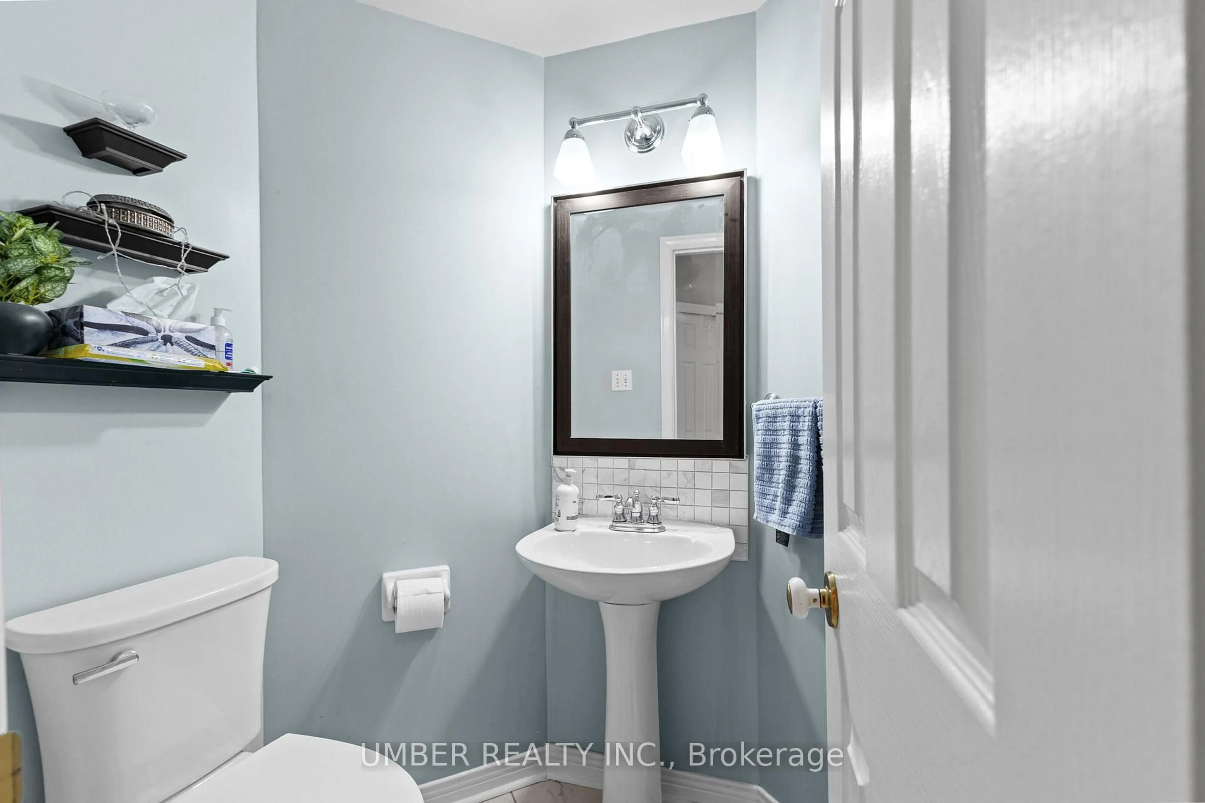 Standard bathroom, ceramic/tile floor for 75 Armagh Way, Ottawa Ontario K2J 4C1