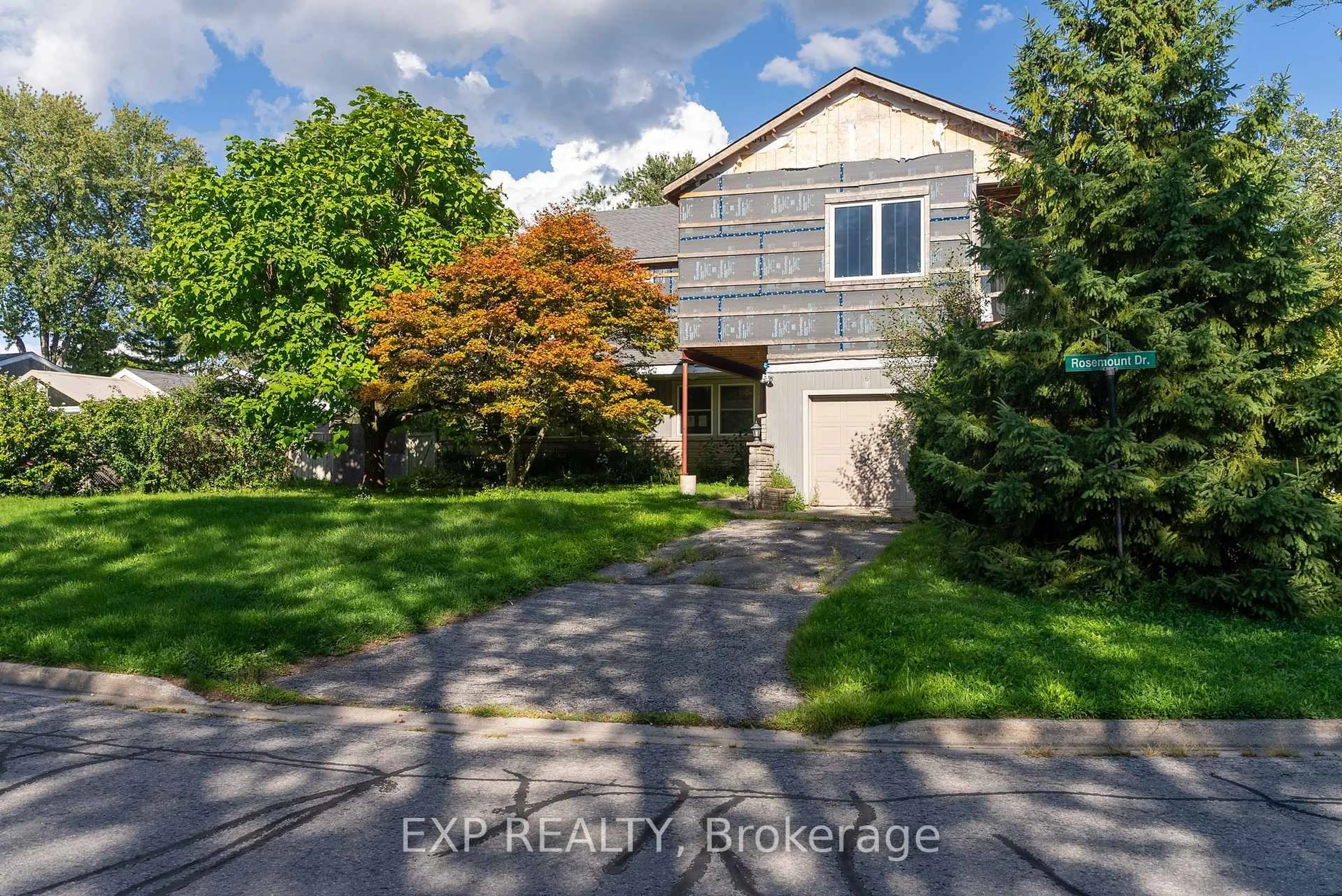 A pic from outside/outdoor area/front of a property/back of a property/a pic from drone, street for 6 Rosemount Dr, Welland Ontario L3C 2H3
