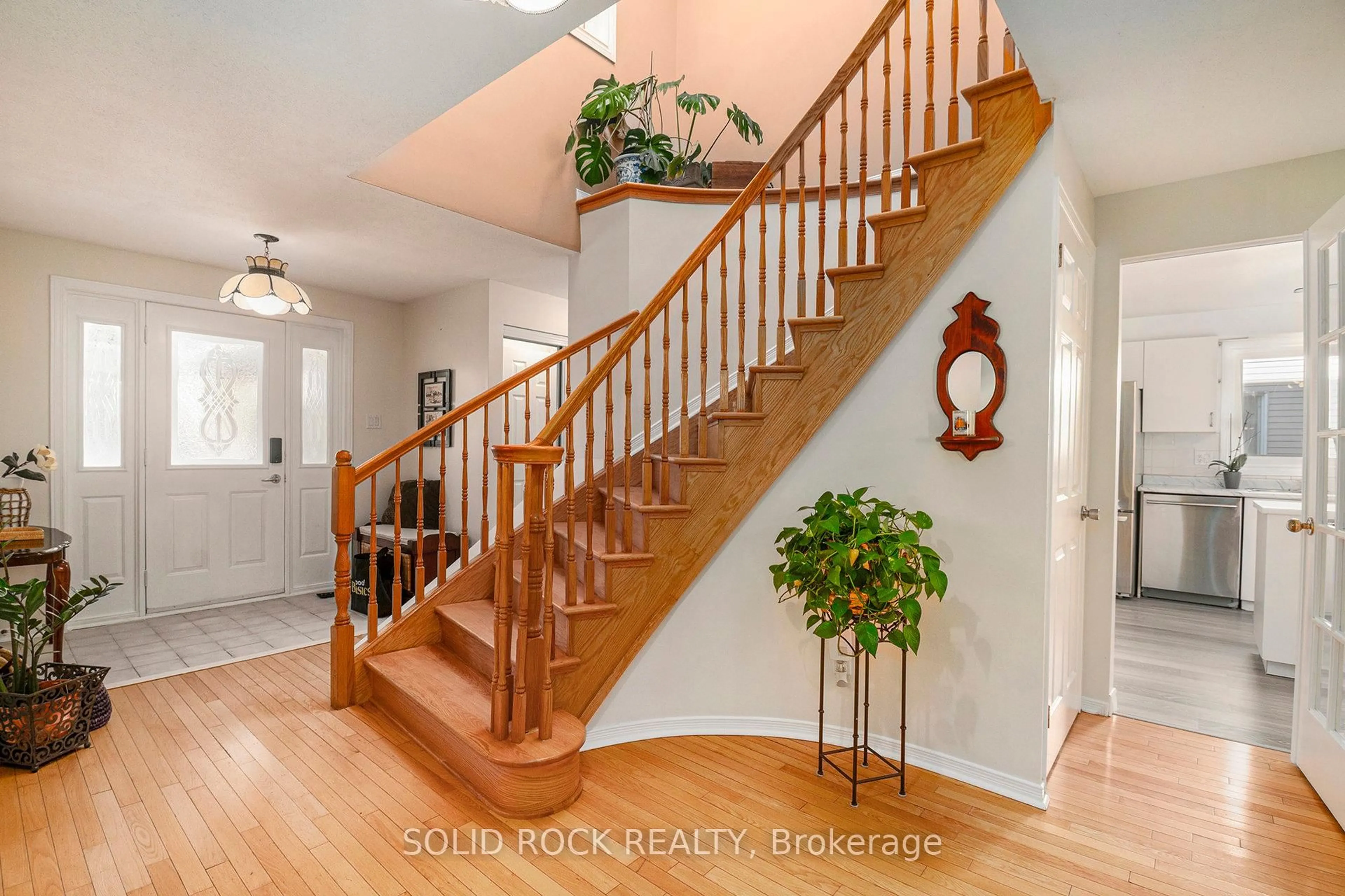 Indoor entryway for 1674 Sansonnet St, Orleans Ontario K1C 5Y6