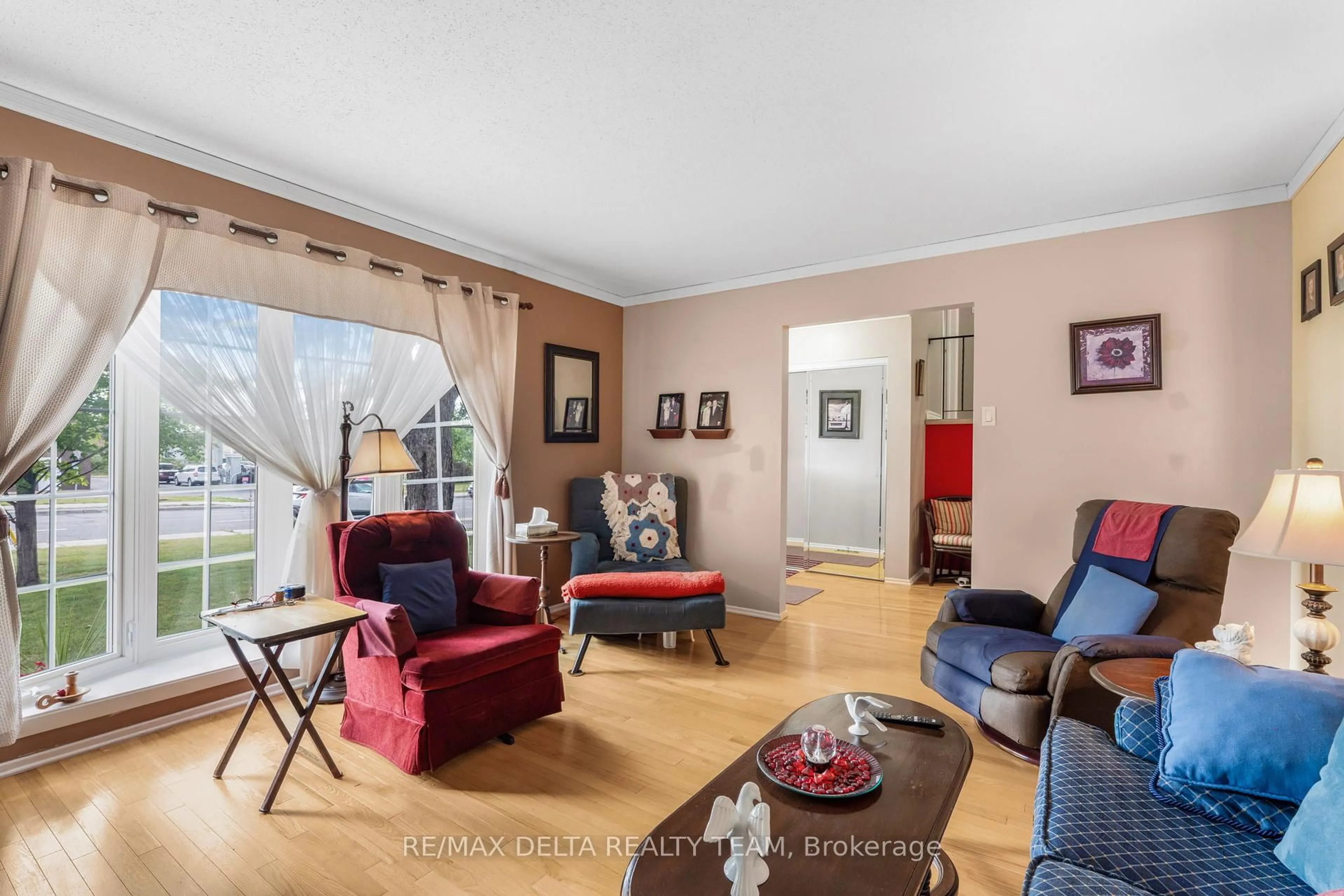 Living room with furniture, wood/laminate floor for 1345 BELCOURT Blvd, Ottawa Ontario K1C 1L8