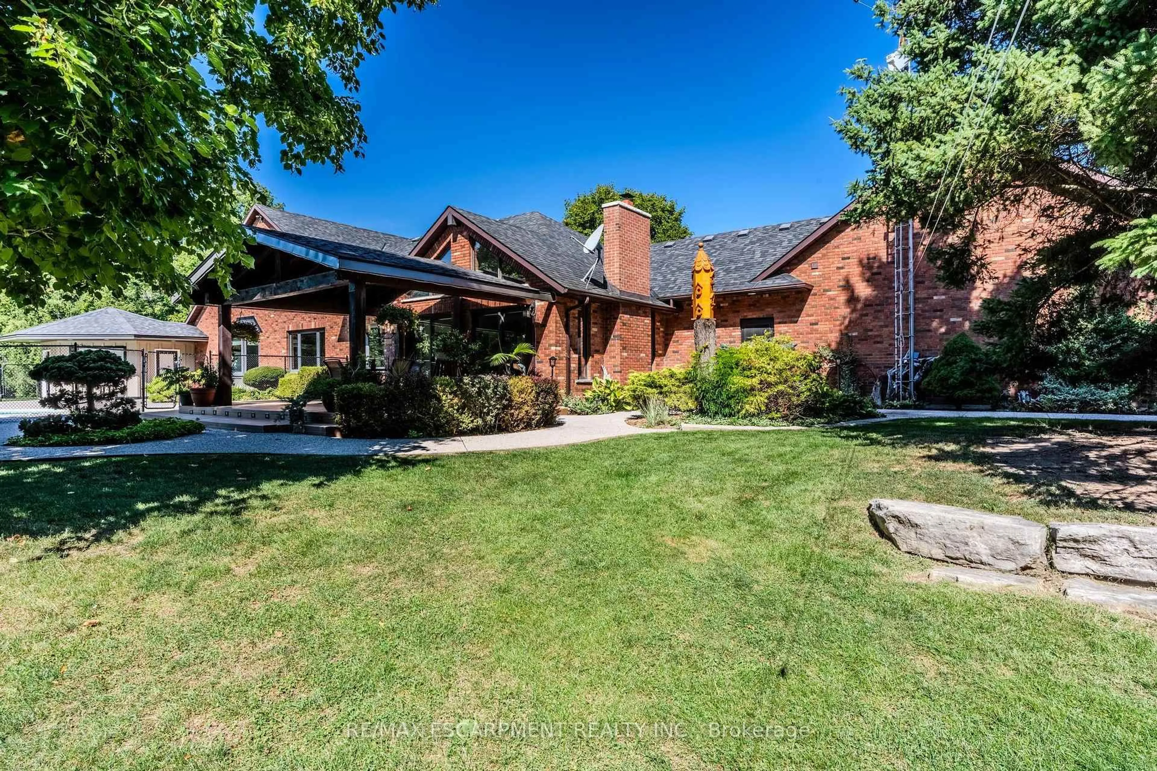 A pic from outside/outdoor area/front of a property/back of a property/a pic from drone, street for 4165 Kirk Rd, Hamilton Ontario L0R 1C0