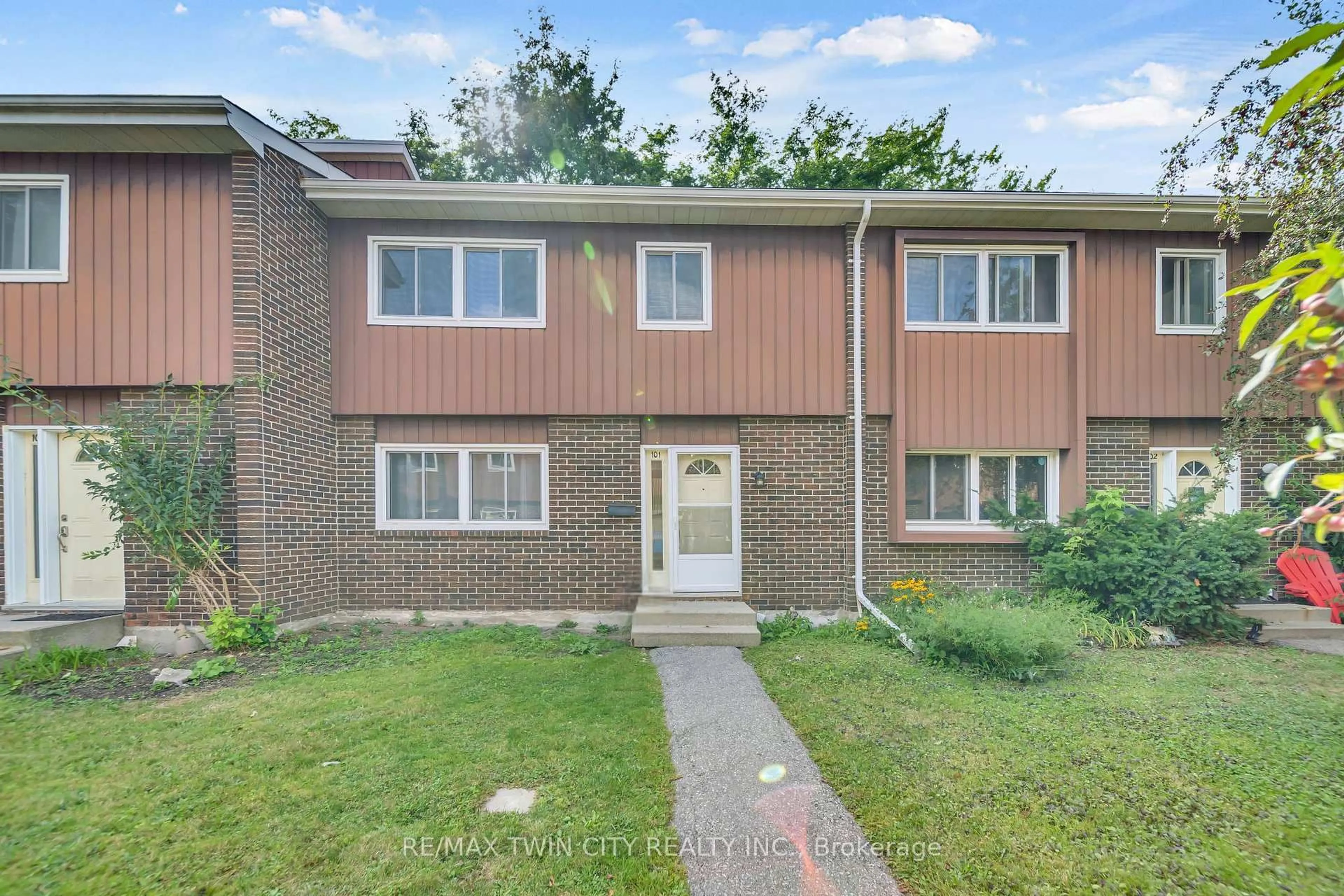 Unknown for 121 University Ave #101, Waterloo Ontario N2J 4J1